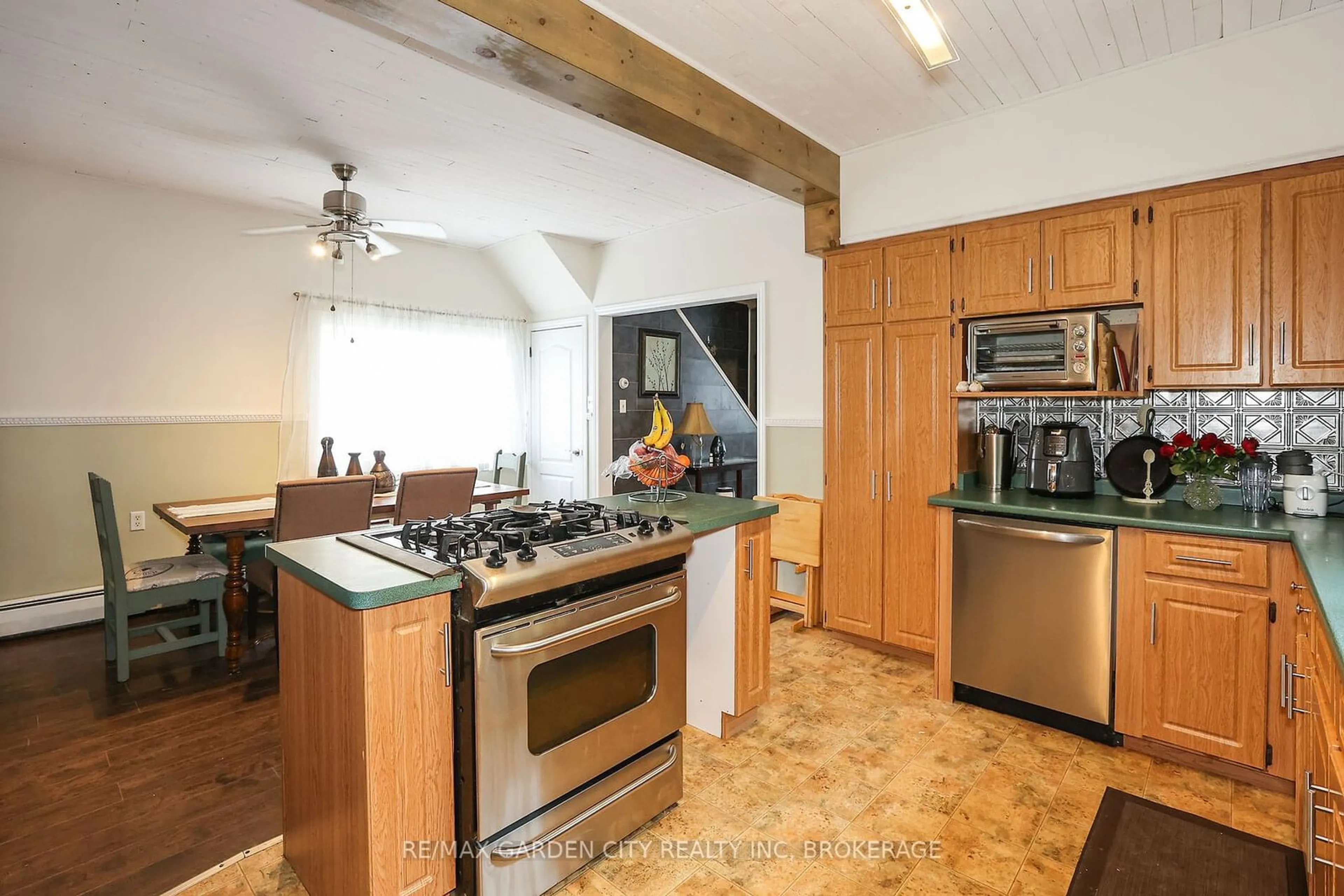 Open concept kitchen, unknown for 543 KING St, Welland Ontario L3B 3K9