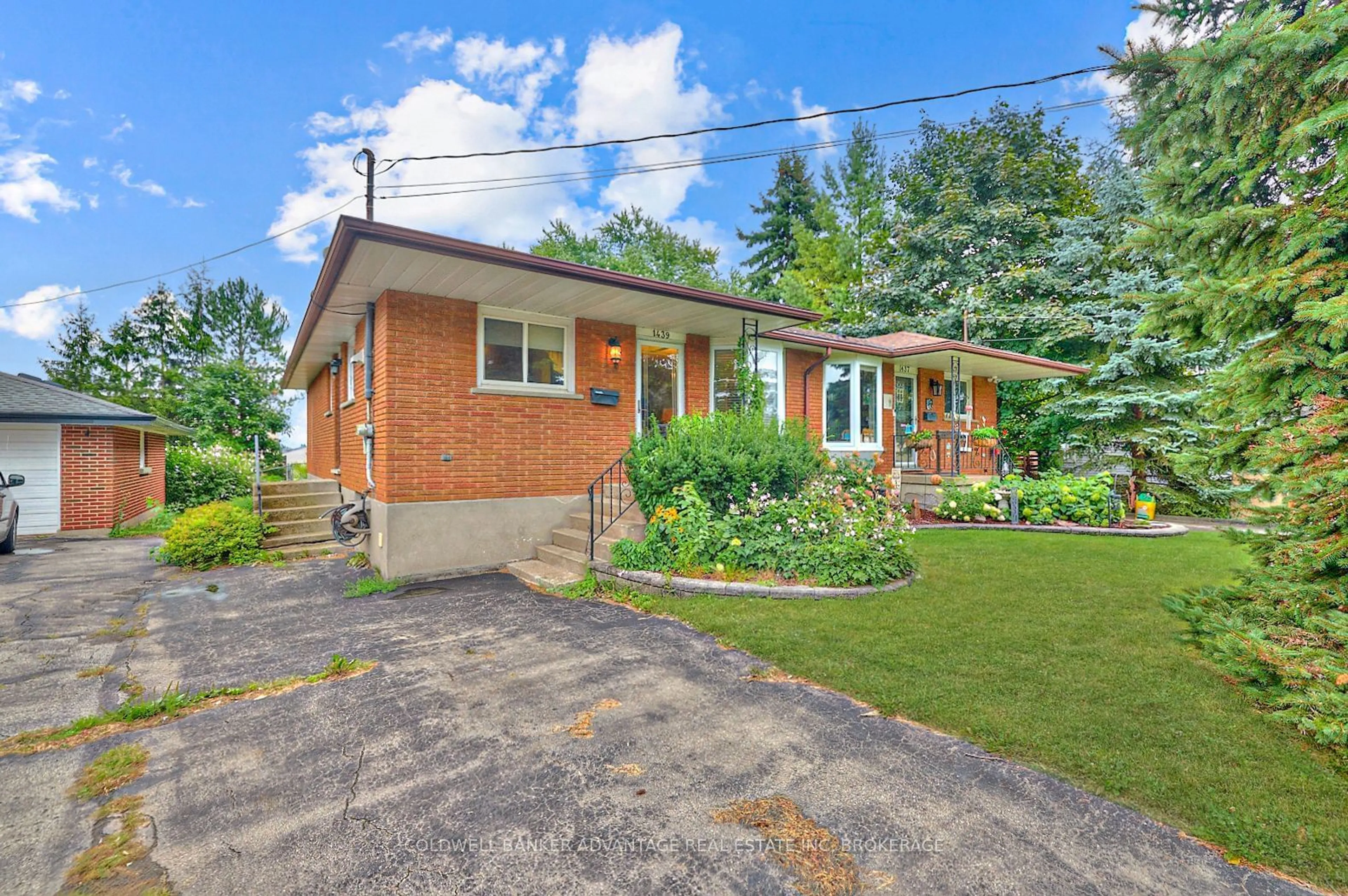 Home with brick exterior material, street for 1439 STATION St, Pelham Ontario L0S 1E0