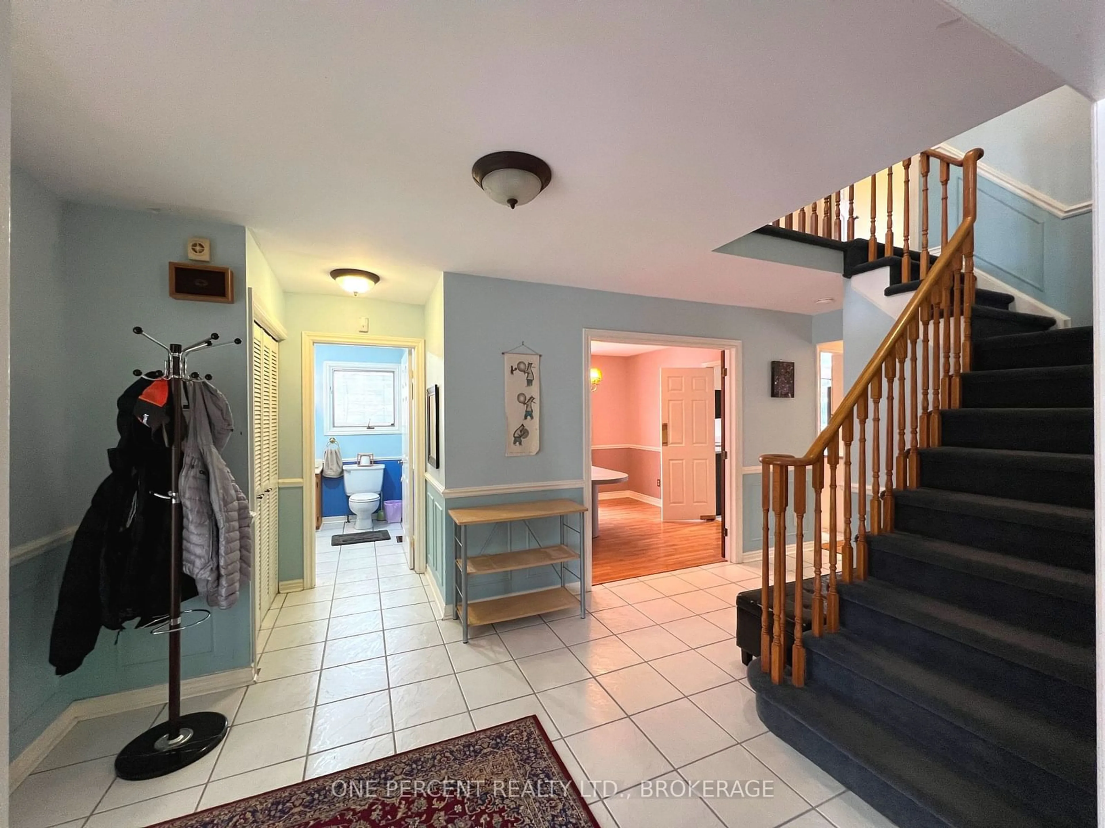 Indoor foyer for 958 Chancery St, Kingston Ontario K7P 1R3