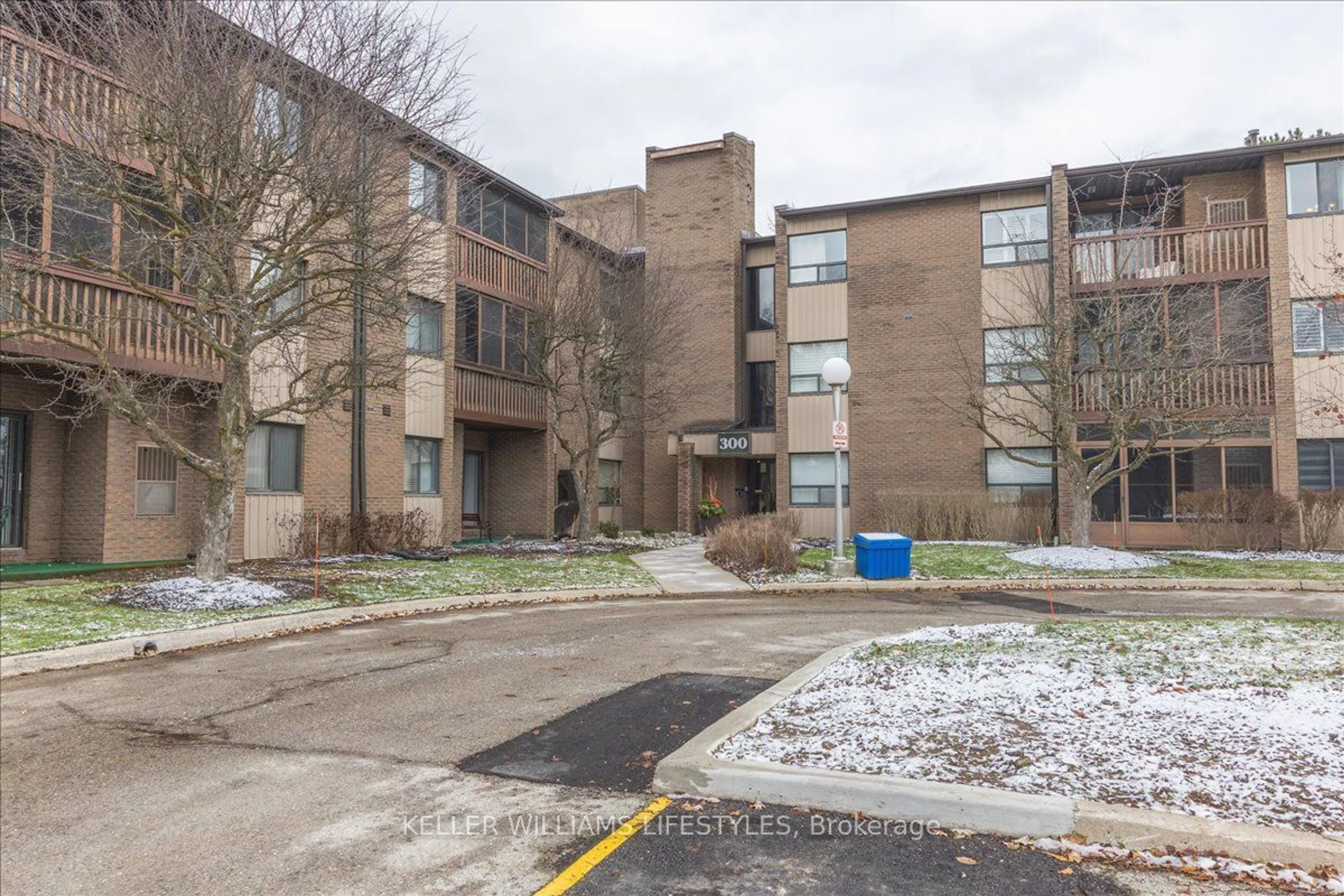 Unknown for 300 Everglade Cres #211, London Ontario N6H 4P8