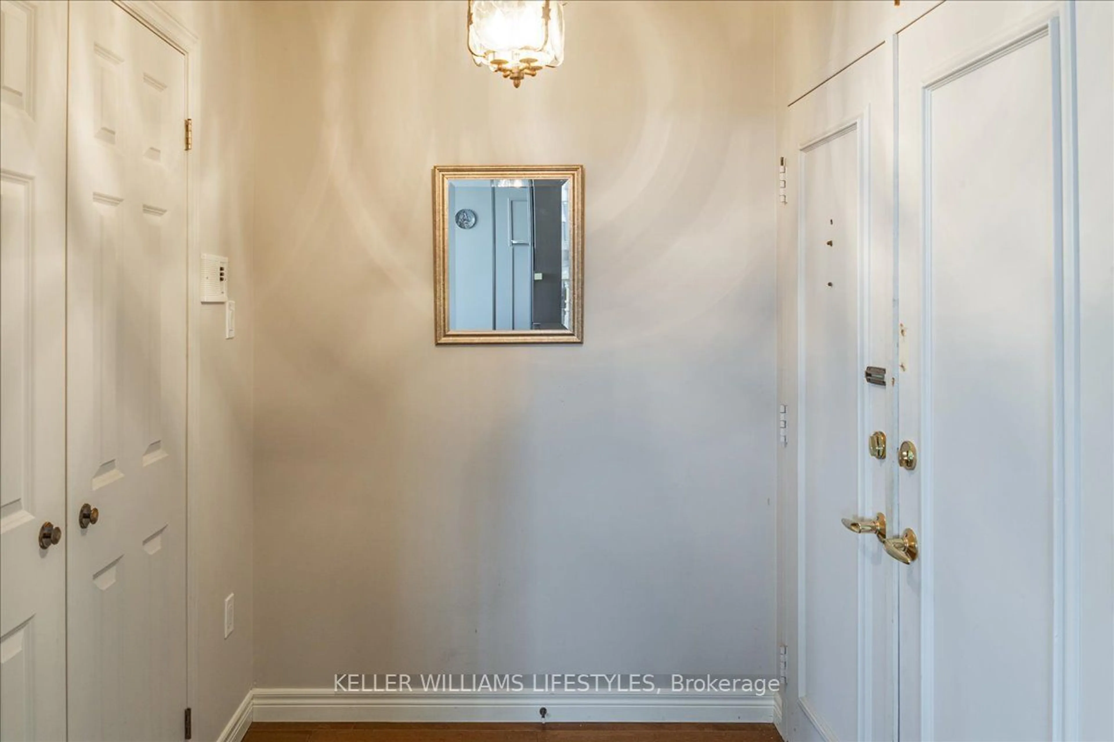 Indoor entryway for 300 Everglade Cres #211, London Ontario N6H 4P8