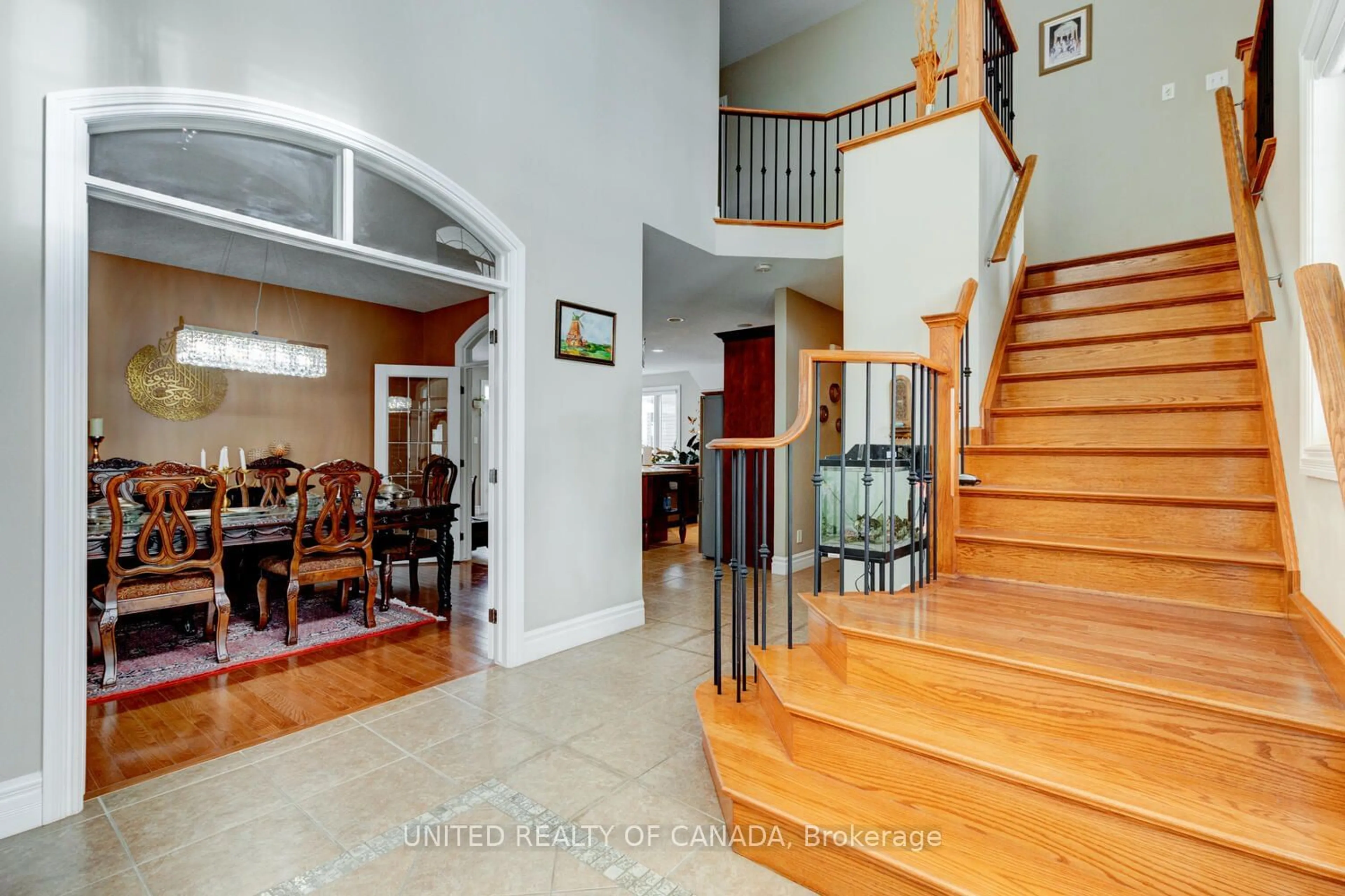 Indoor entryway for 1781 Kyle Crt, London Ontario N6G 0A6