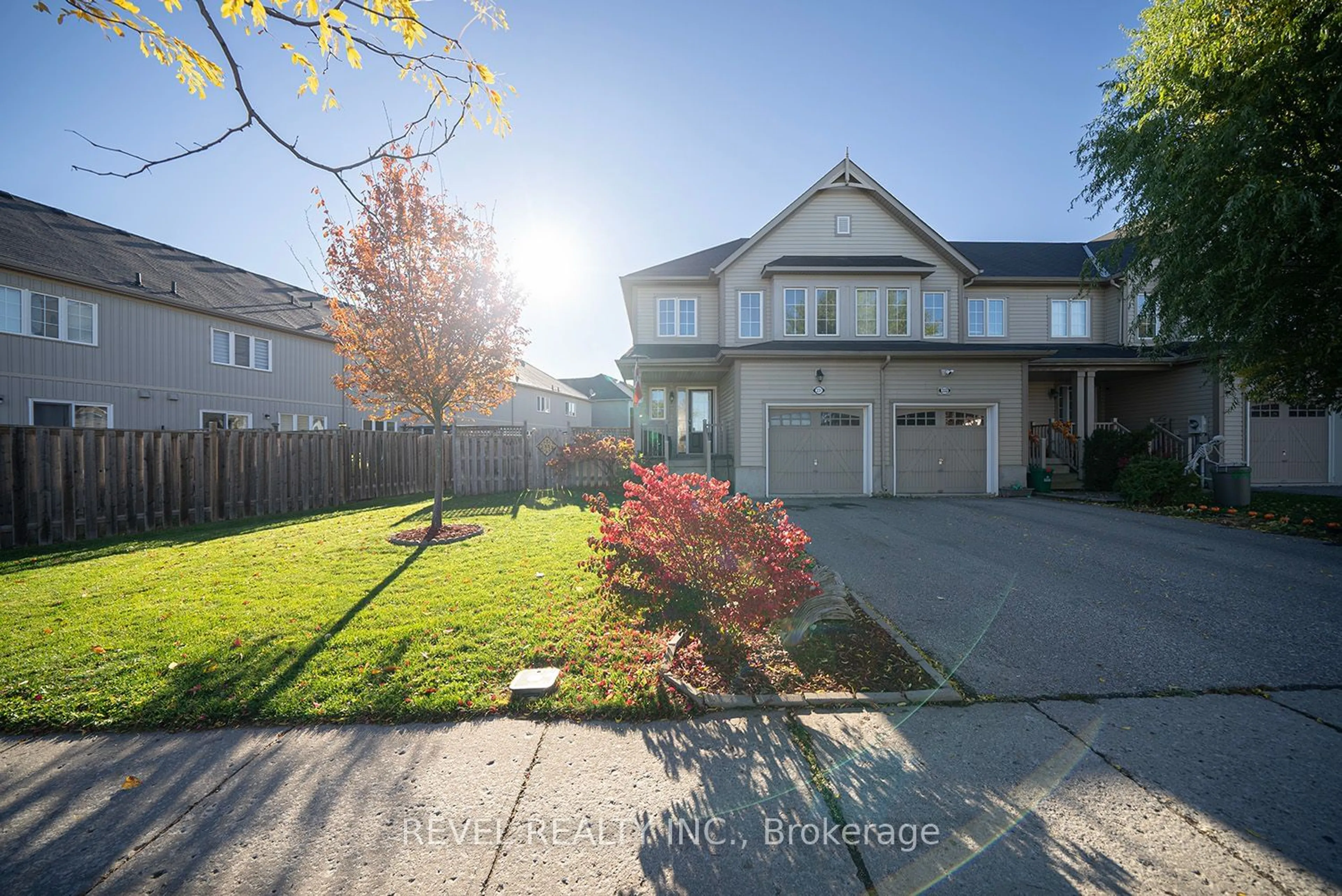 A pic from outside/outdoor area/front of a property/back of a property/a pic from drone, street for 231 Blackburn Dr, Brantford Ontario N3T 0G8