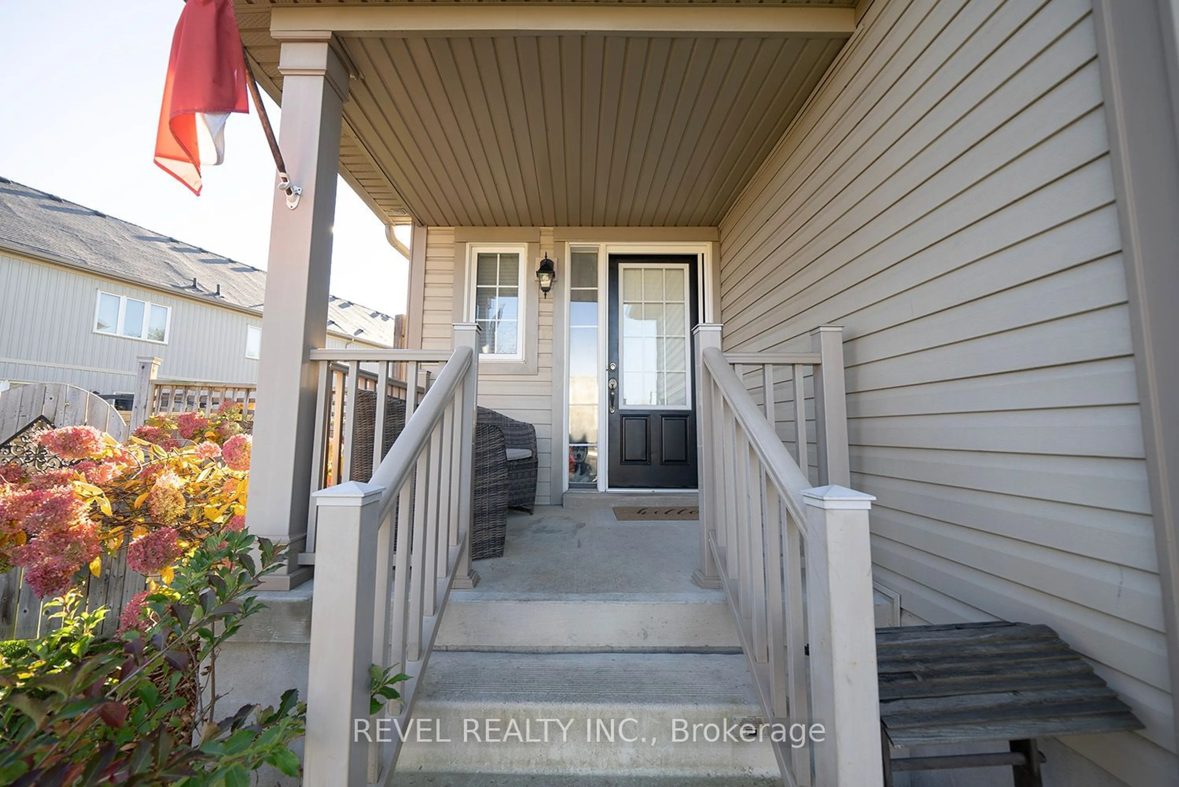 Indoor entryway for 231 Blackburn Dr, Brantford Ontario N3T 0G8