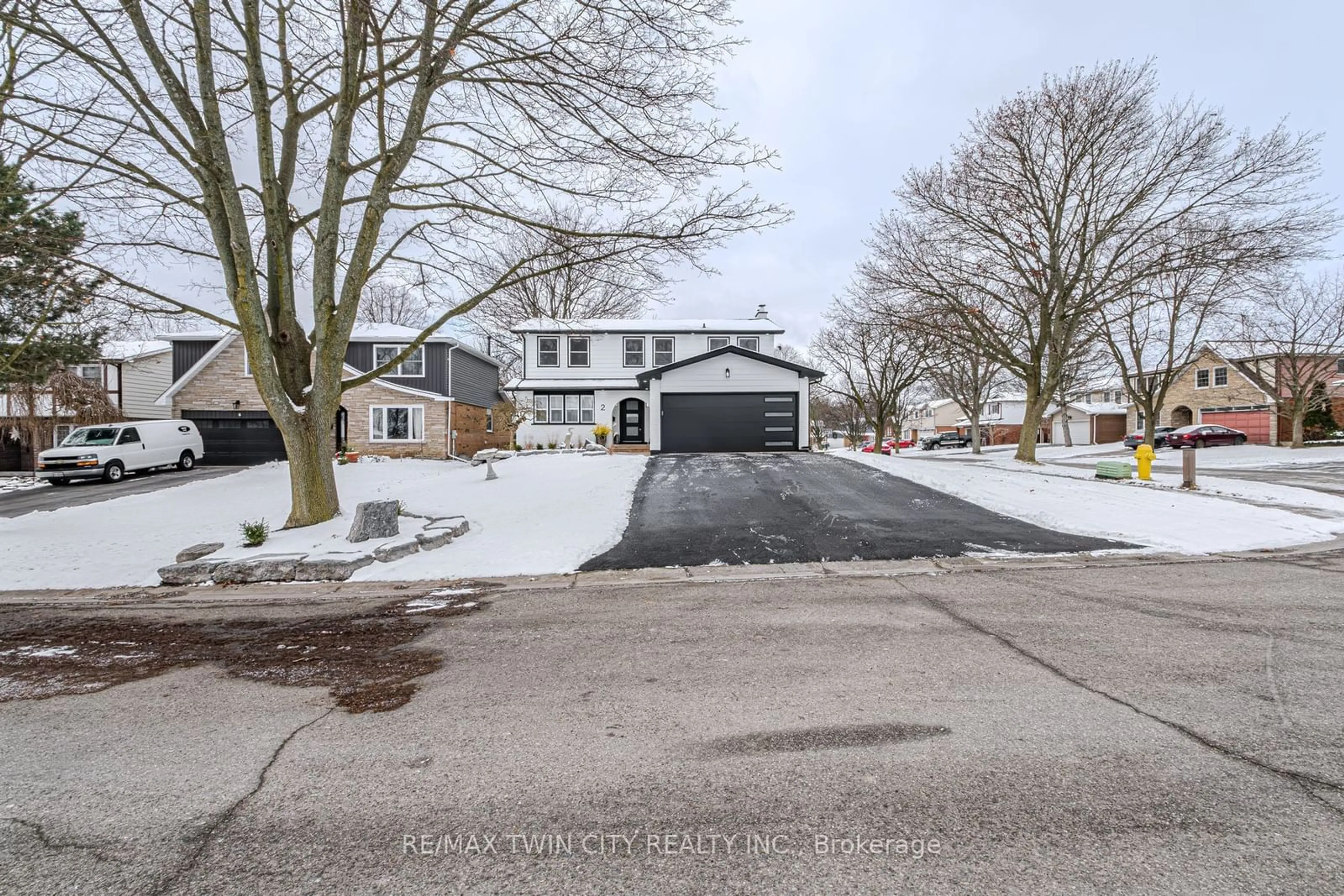 A pic from outside/outdoor area/front of a property/back of a property/a pic from drone, street for 2 Keeler Pl, Brantford Ontario N3S 7K6