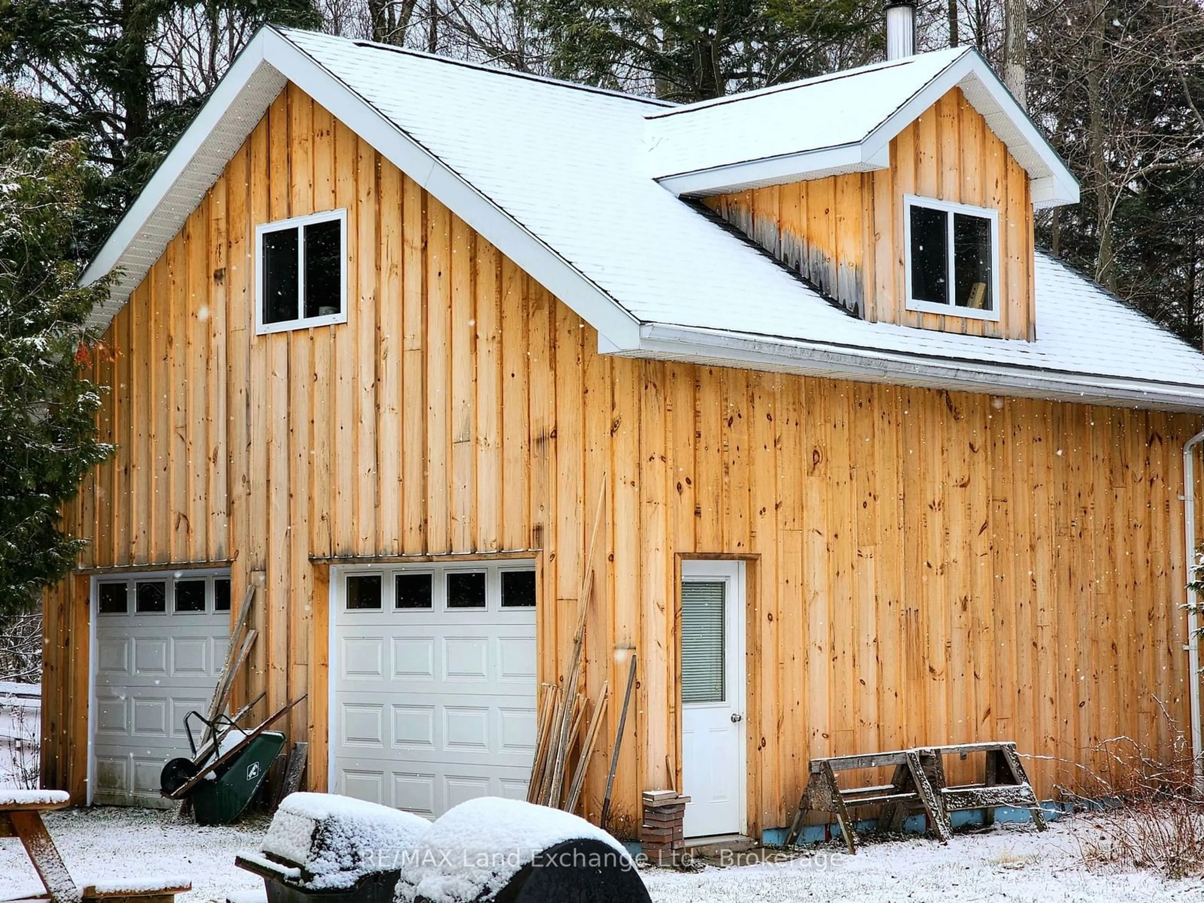 Indoor garage for 234 Shadywood Cres, Huron-Kinloss Ontario N2Z 2X3