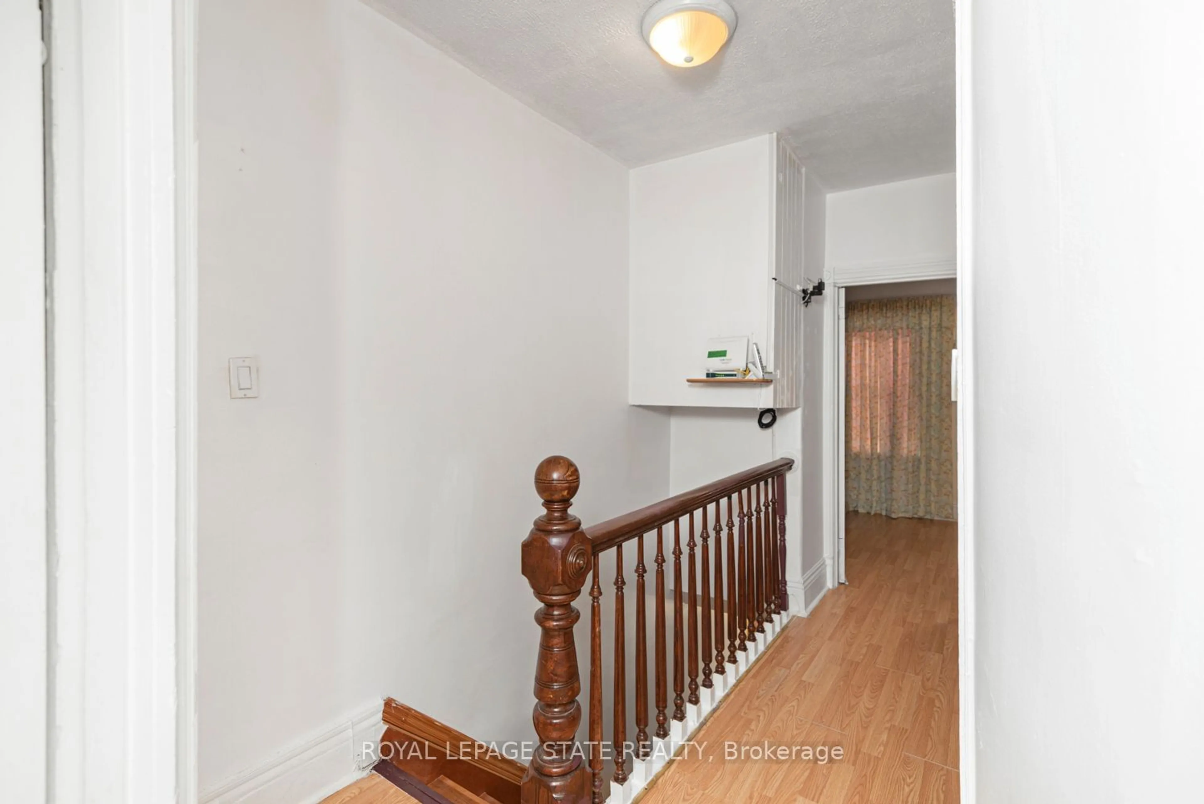 Indoor foyer for 47 Clyde St, Hamilton Ontario L8L 5R5