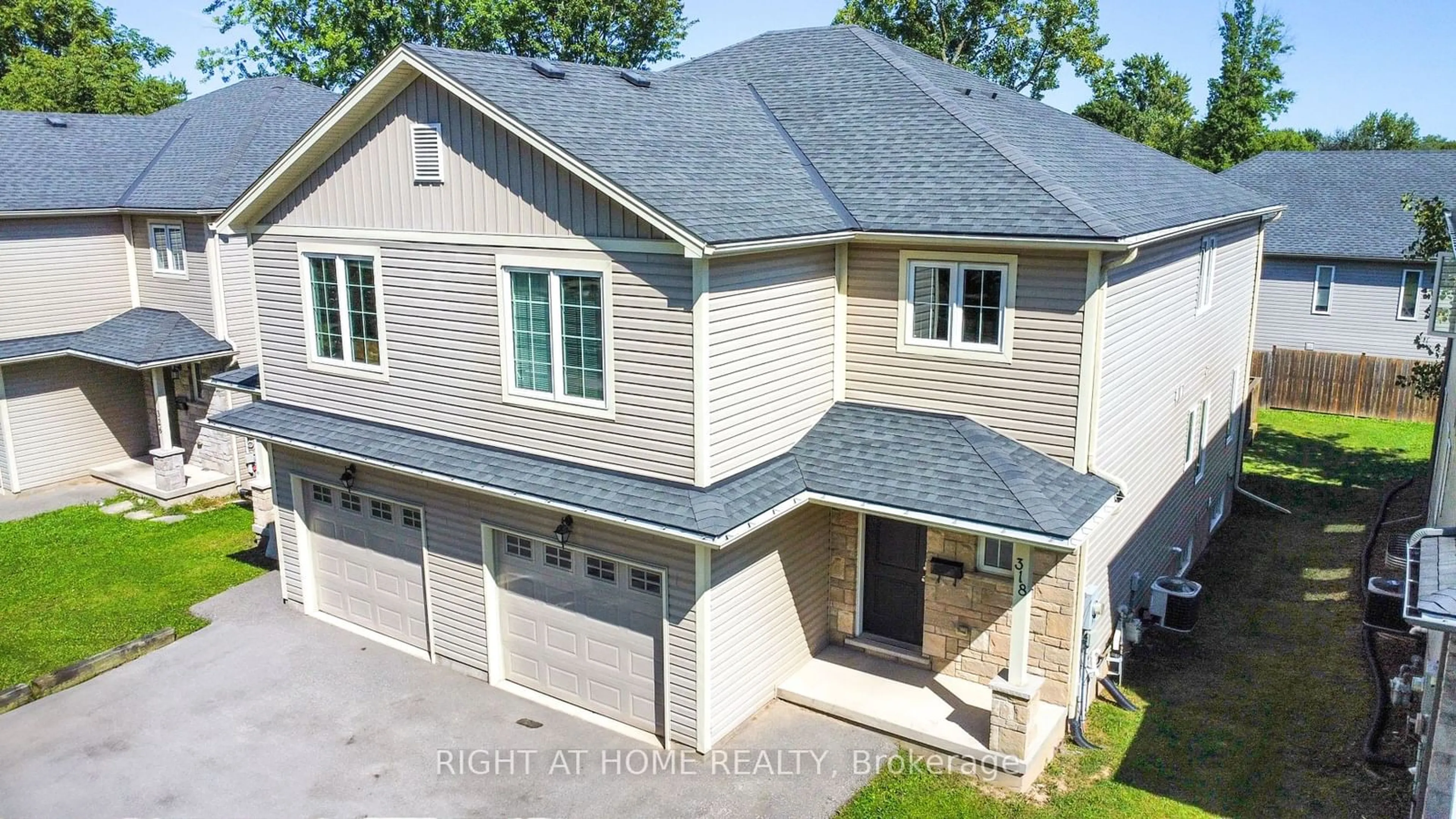 A pic from outside/outdoor area/front of a property/back of a property/a pic from drone, street for 318 First Ave, Welland Ontario L3C 1Y8