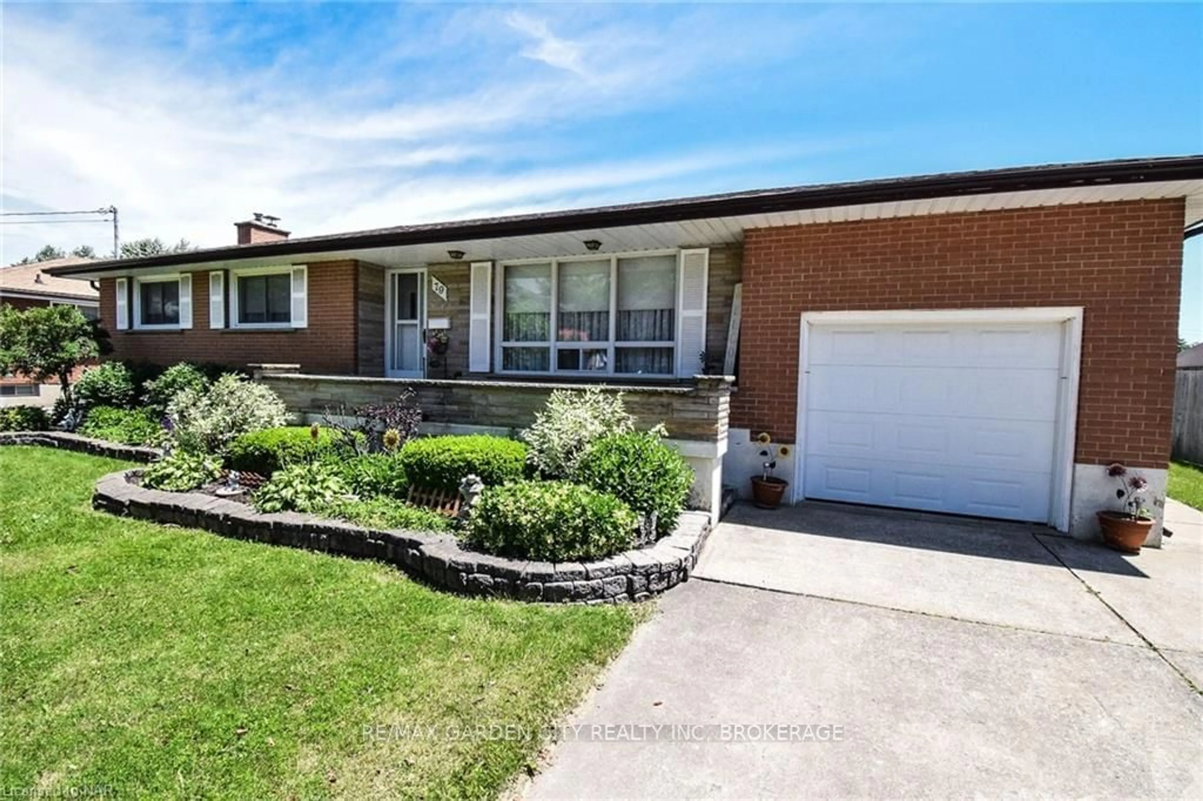 Home with brick exterior material, street for 79 Kilgour Ave, Welland Ontario L3C 2P8