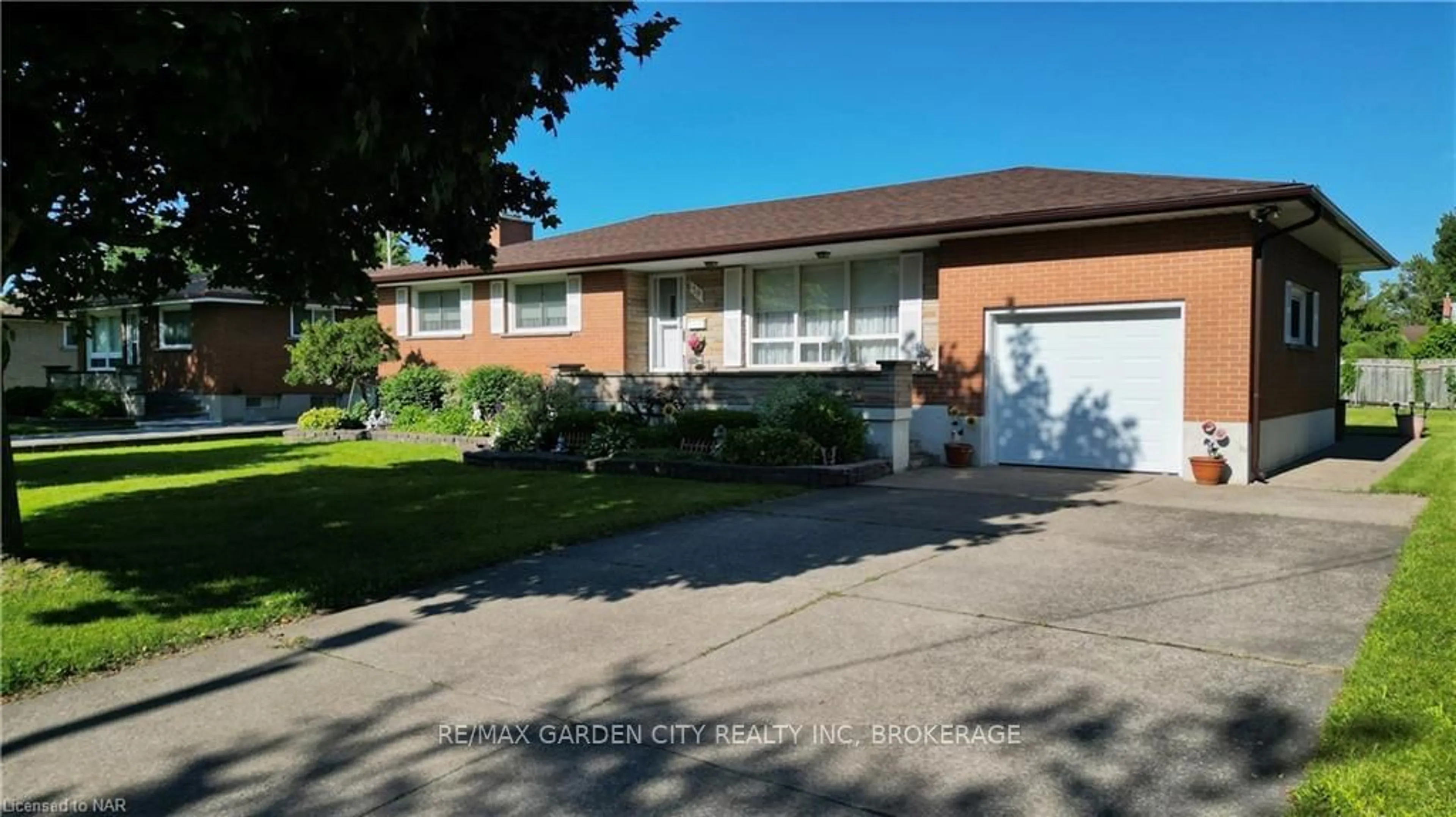 Home with brick exterior material, street for 79 Kilgour Ave, Welland Ontario L3C 2P8