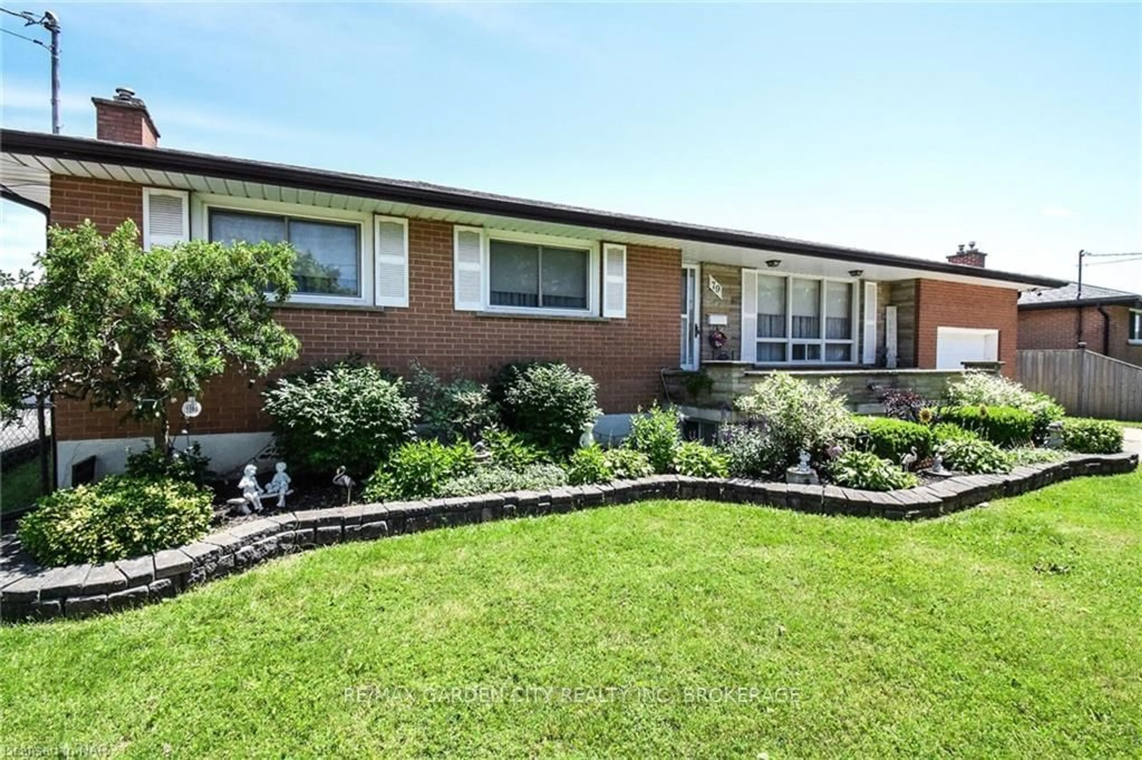 Home with brick exterior material, street for 79 Kilgour Ave, Welland Ontario L3C 2P8