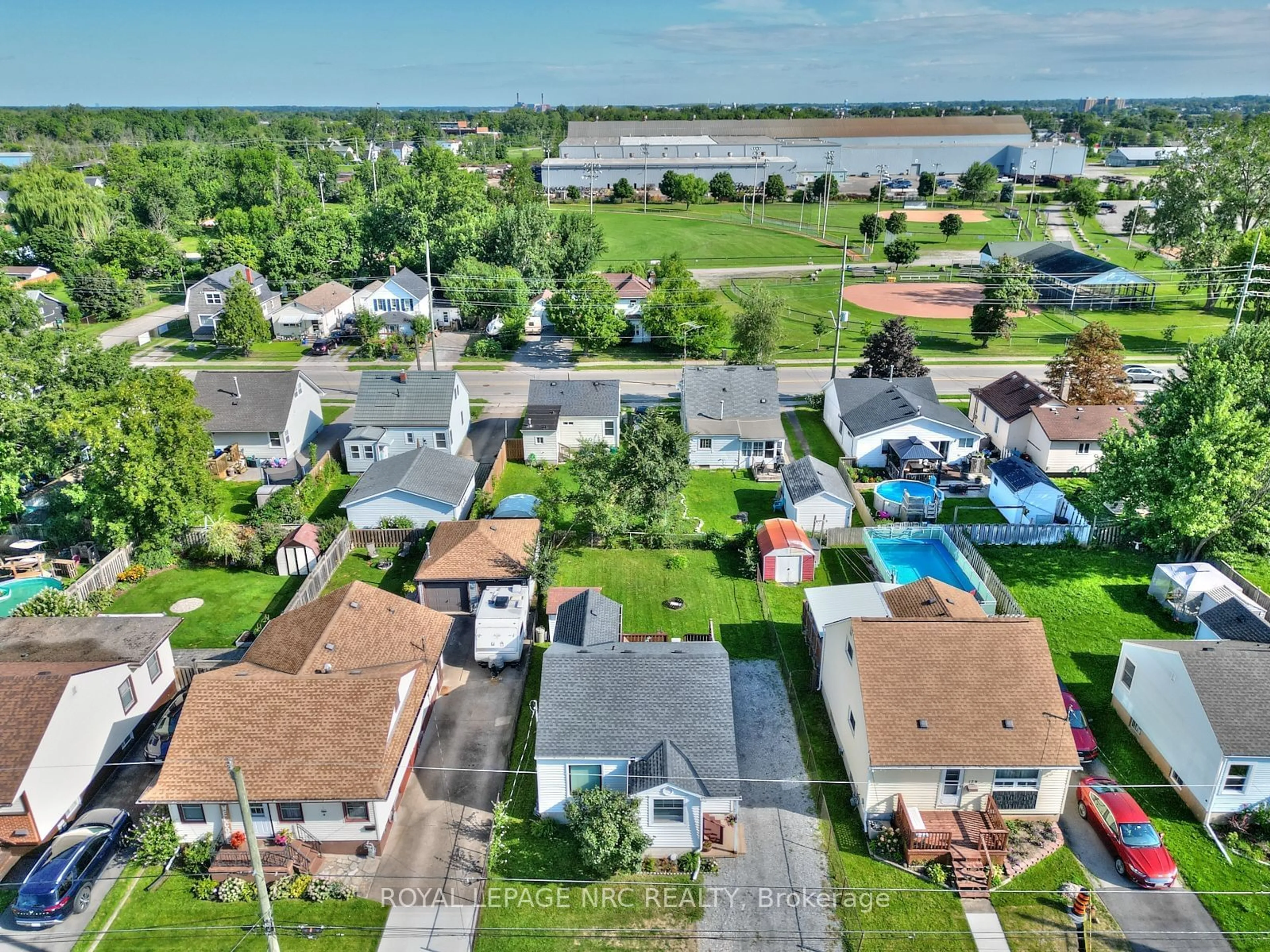 A pic from outside/outdoor area/front of a property/back of a property/a pic from drone, water/lake/river/ocean view for 181 Idylewylde St, Fort Erie Ontario L2A 2L4