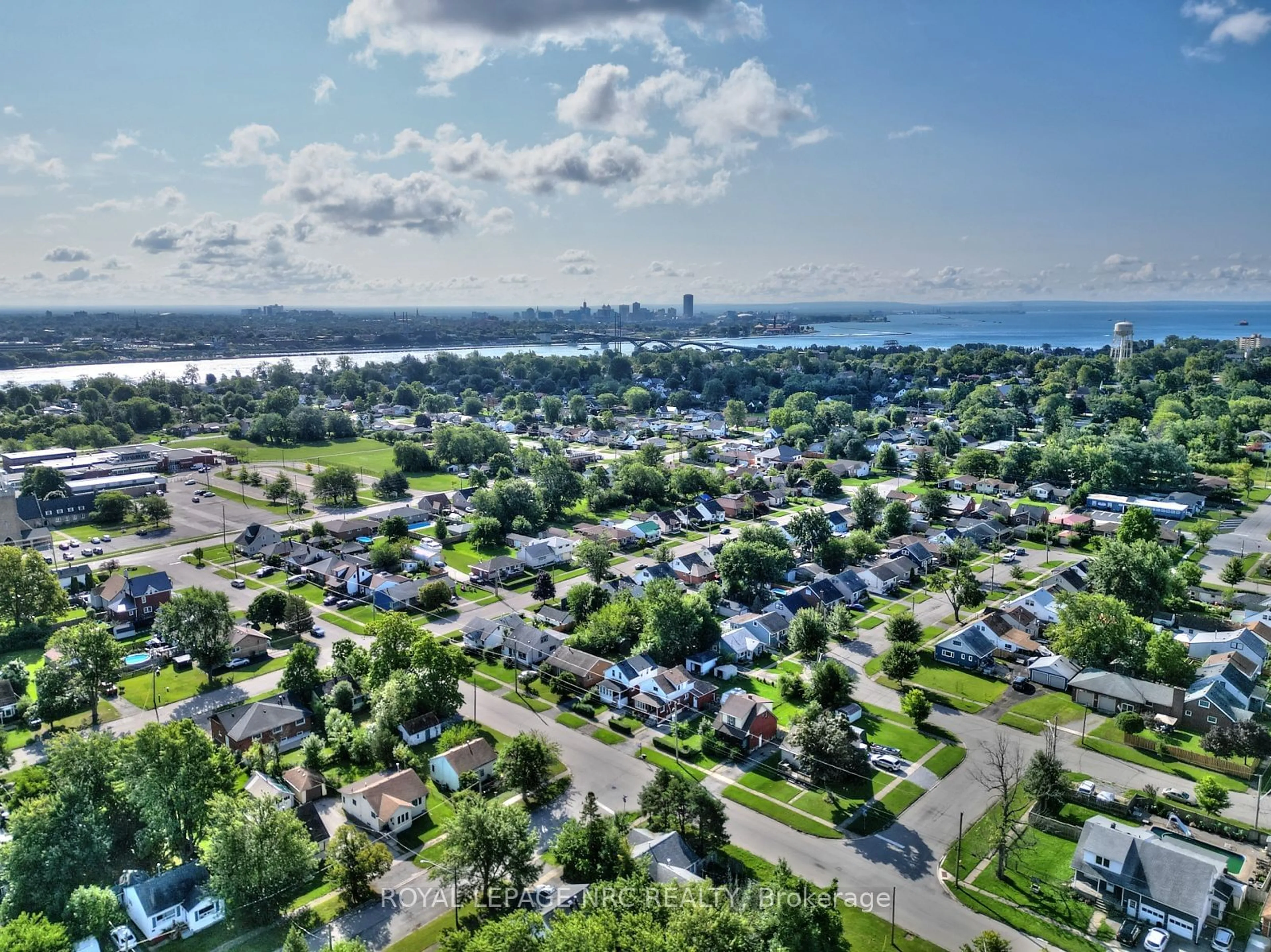 A pic from outside/outdoor area/front of a property/back of a property/a pic from drone, water/lake/river/ocean view for 181 Idylewylde St, Fort Erie Ontario L2A 2L4