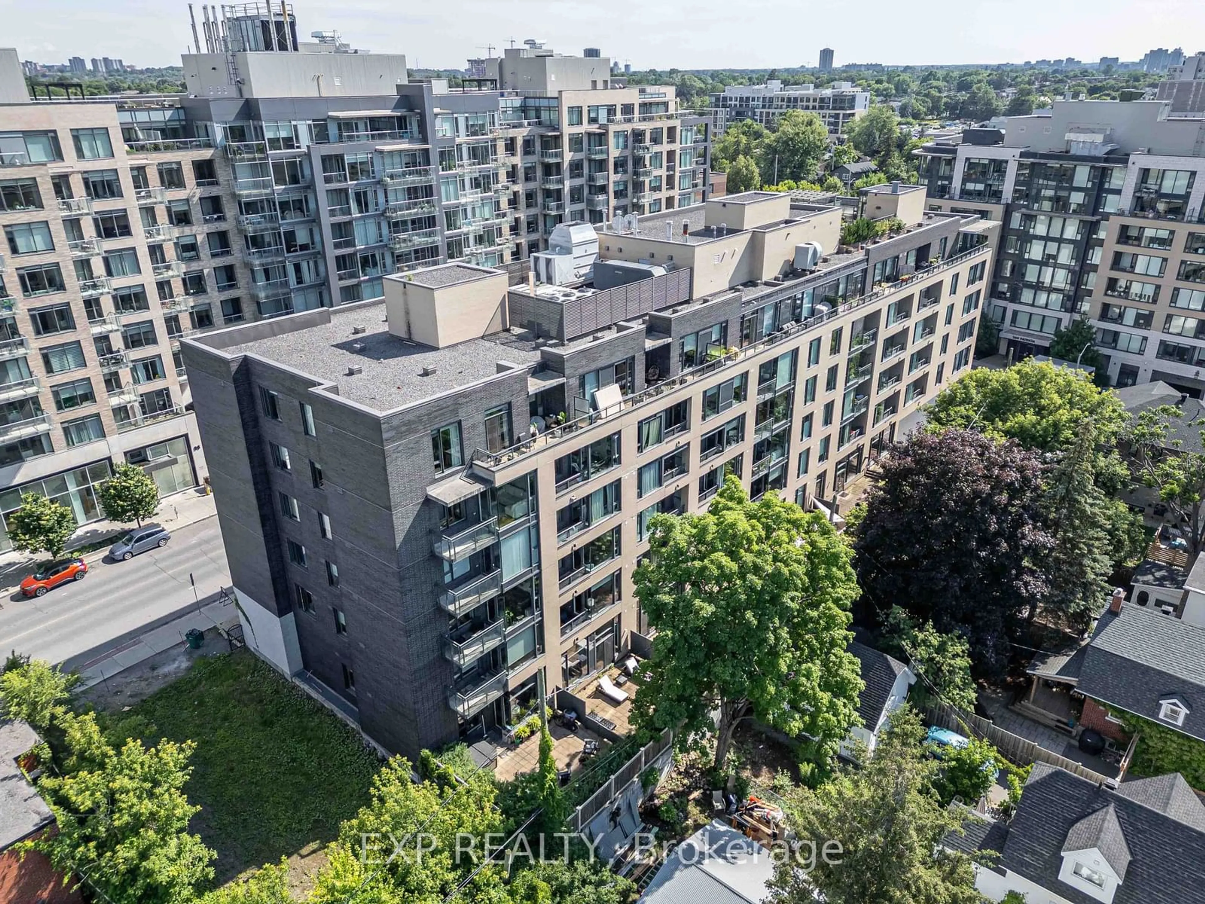 A pic from outside/outdoor area/front of a property/back of a property/a pic from drone, city buildings view from balcony for 101 Richmond Rd #411, Westboro - Hampton Park Ontario K1Z 0A6