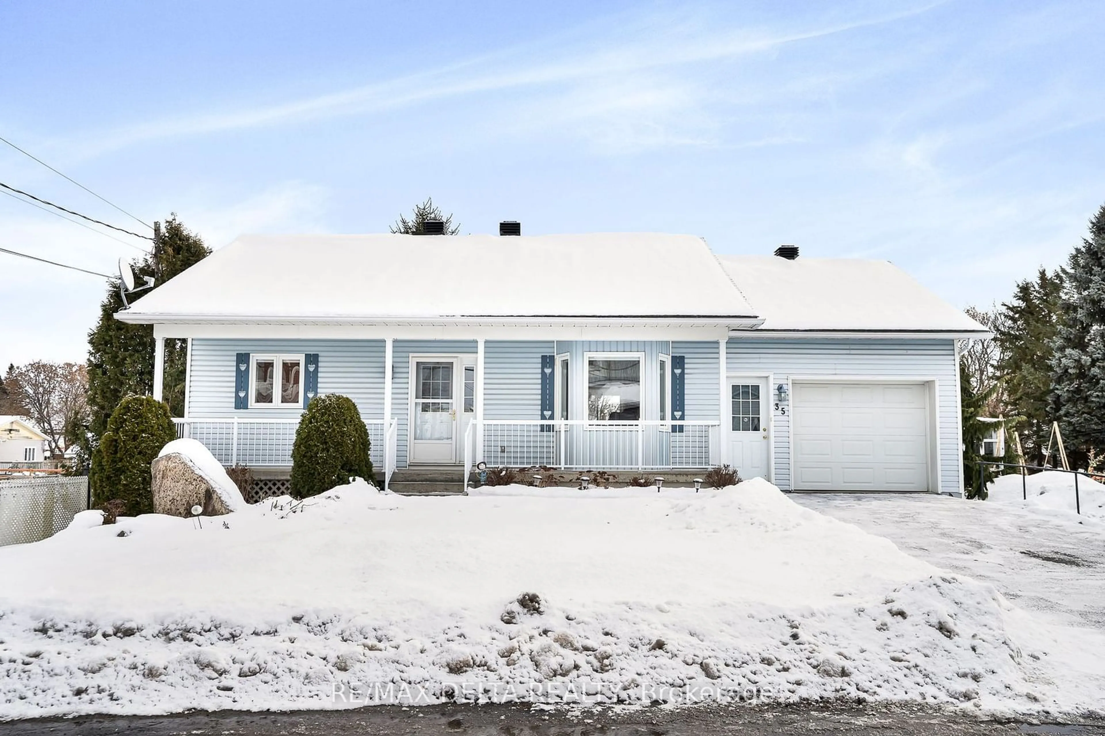 Home with vinyl exterior material, street for 35 Union St, Champlain Ontario K0B 1R0