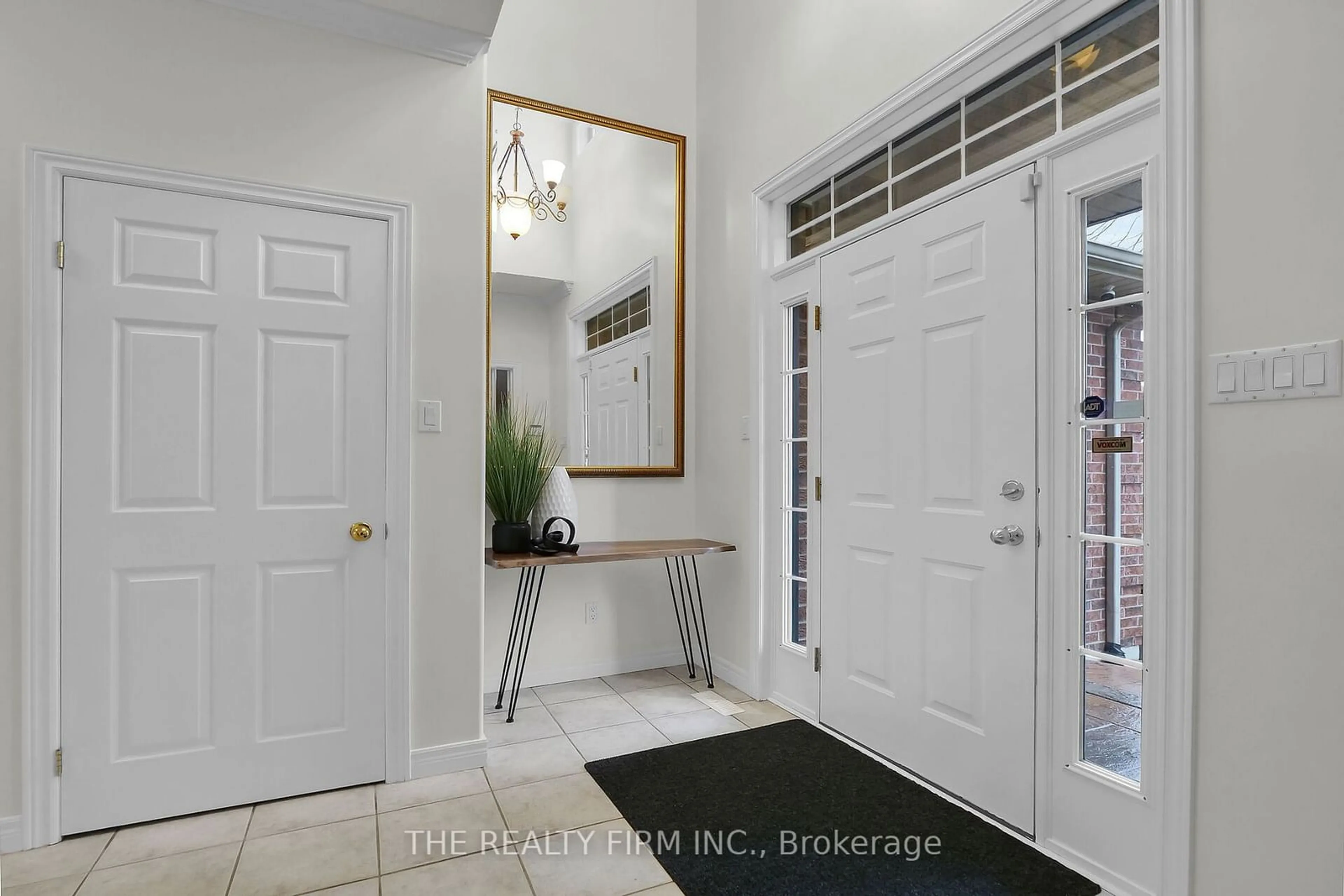 Indoor entryway for 1162 Thornley St, London Ontario N6K 4V5