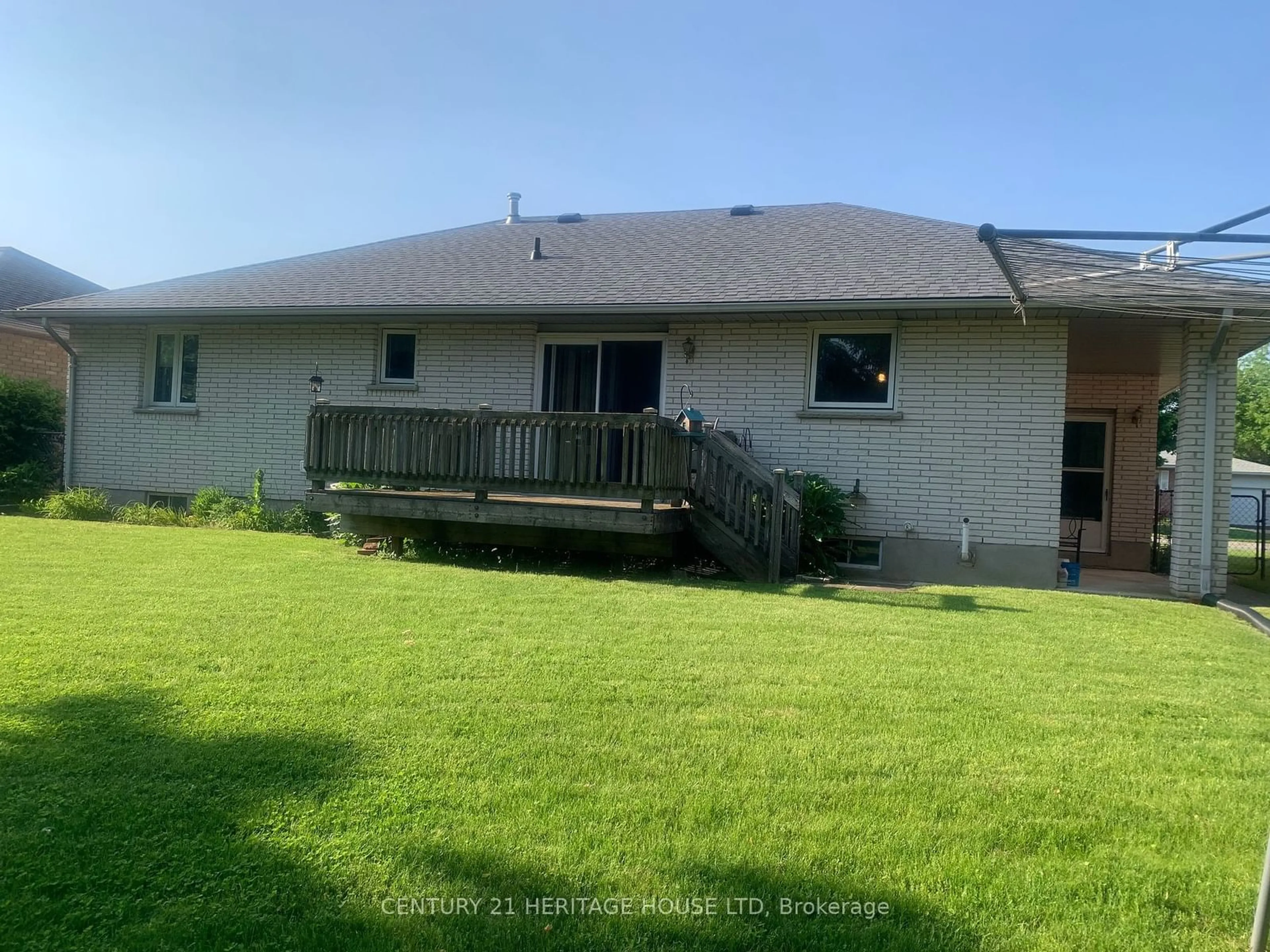 A pic from outside/outdoor area/front of a property/back of a property/a pic from drone, water/lake/river/ocean view for 111 Fath Ave, Aylmer Ontario N5H 3E3