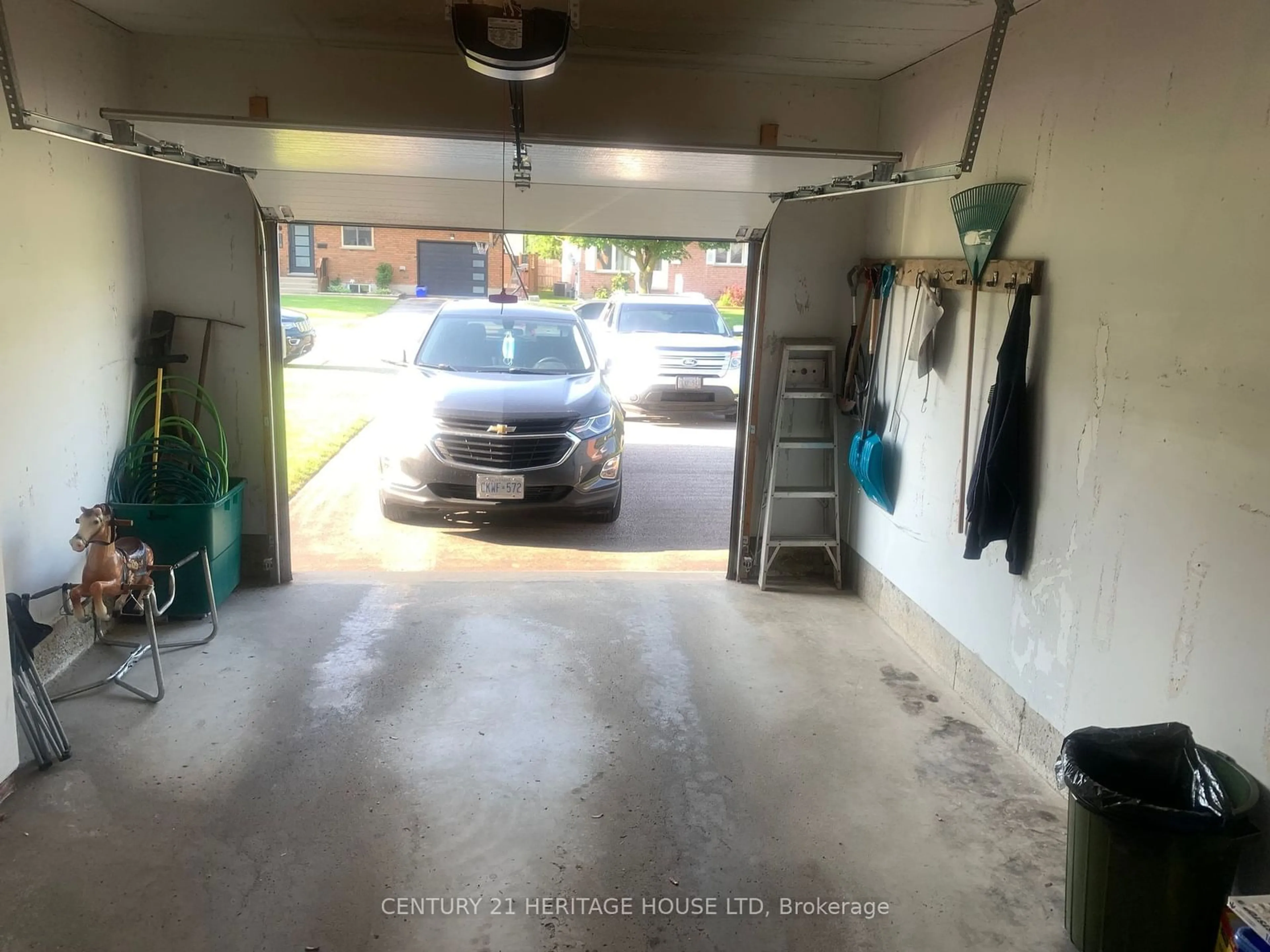 Indoor garage for 111 Fath Ave, Aylmer Ontario N5H 3E3