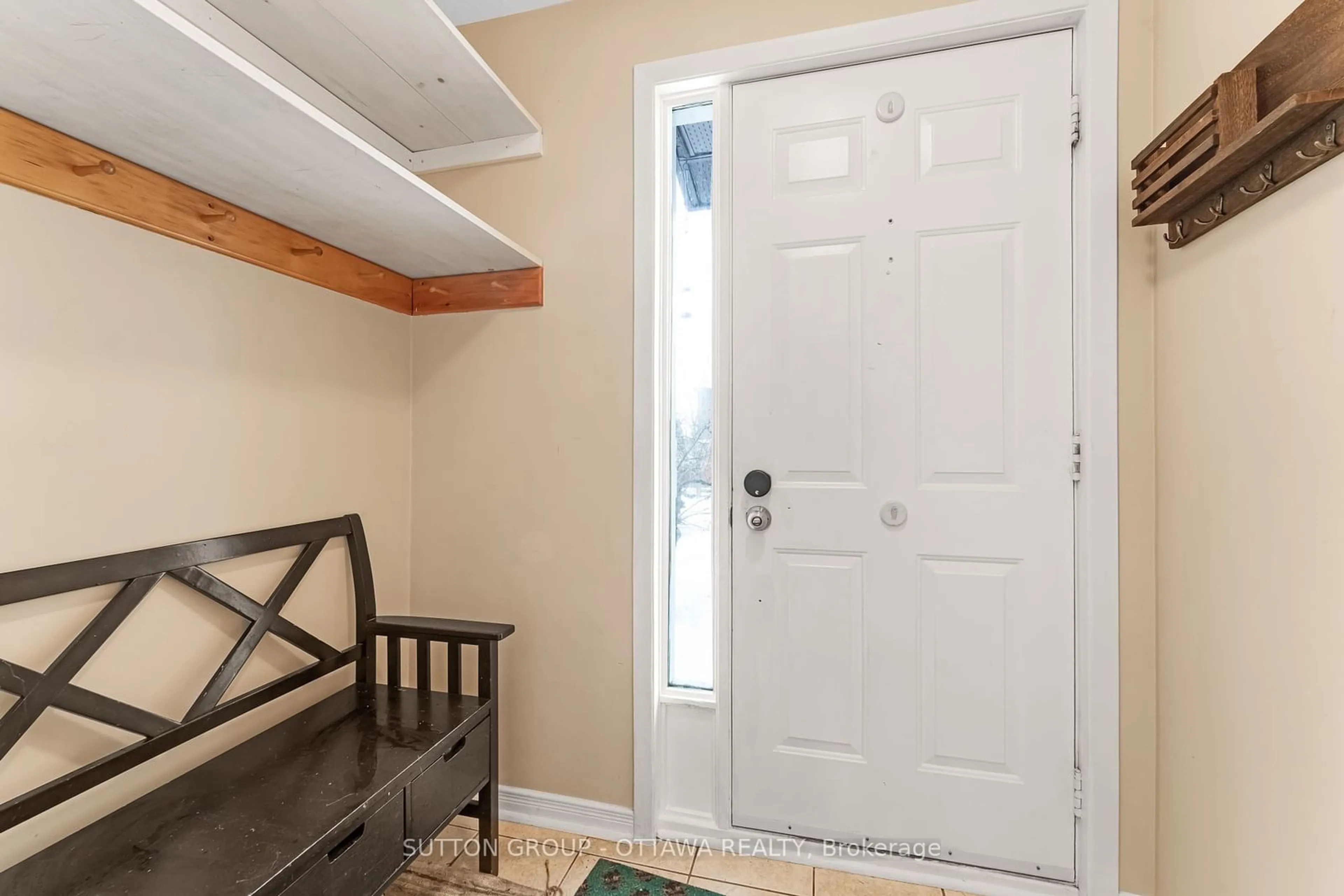 Indoor entryway for 969 Avignon Crt, Orleans - Convent Glen and Area Ontario K1C 2N4