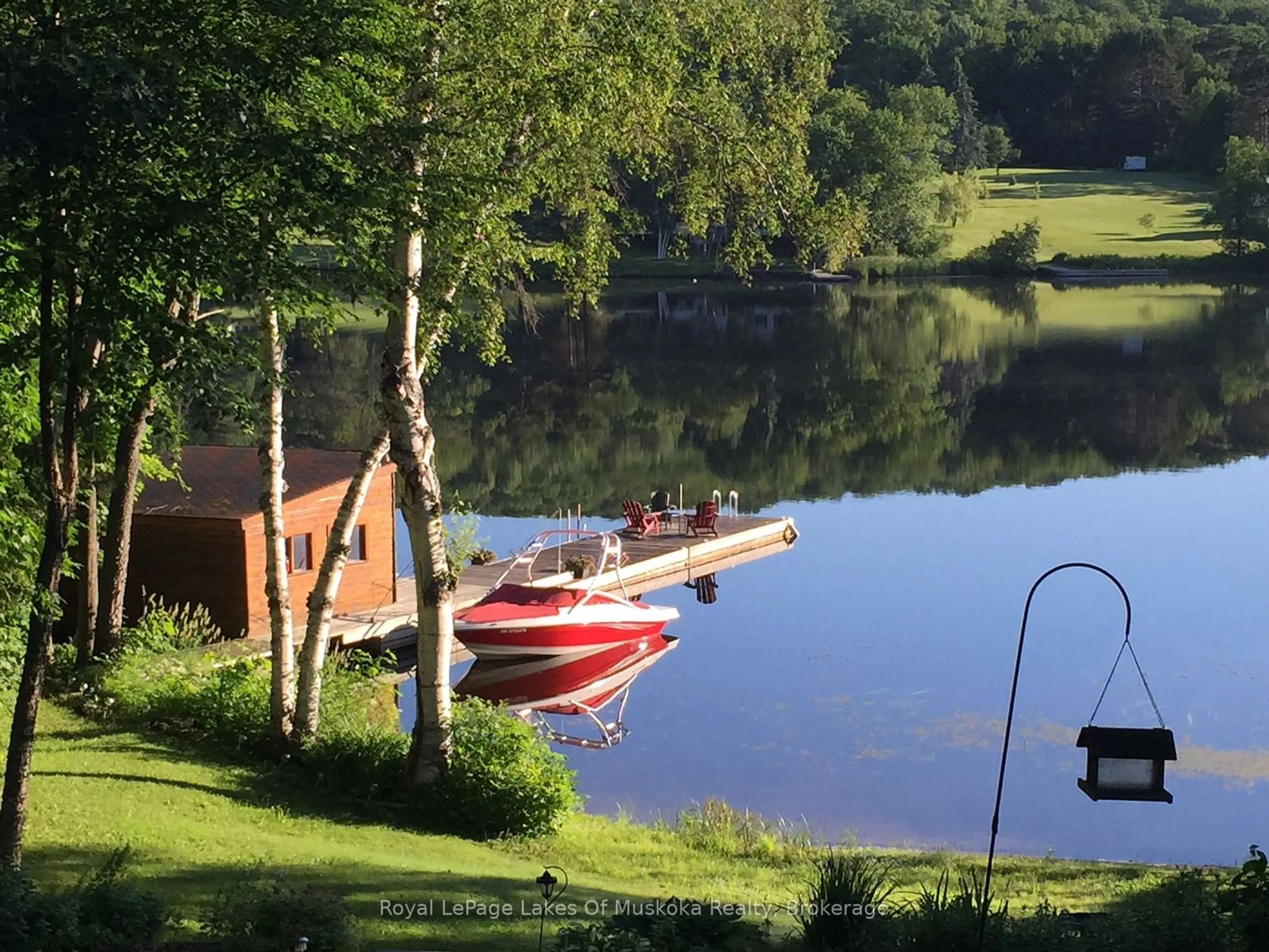 A pic from outside/outdoor area/front of a property/back of a property/a pic from drone, water/lake/river/ocean view for 354 Bayshore Blvd, Huntsville Ontario P1H 1Z1