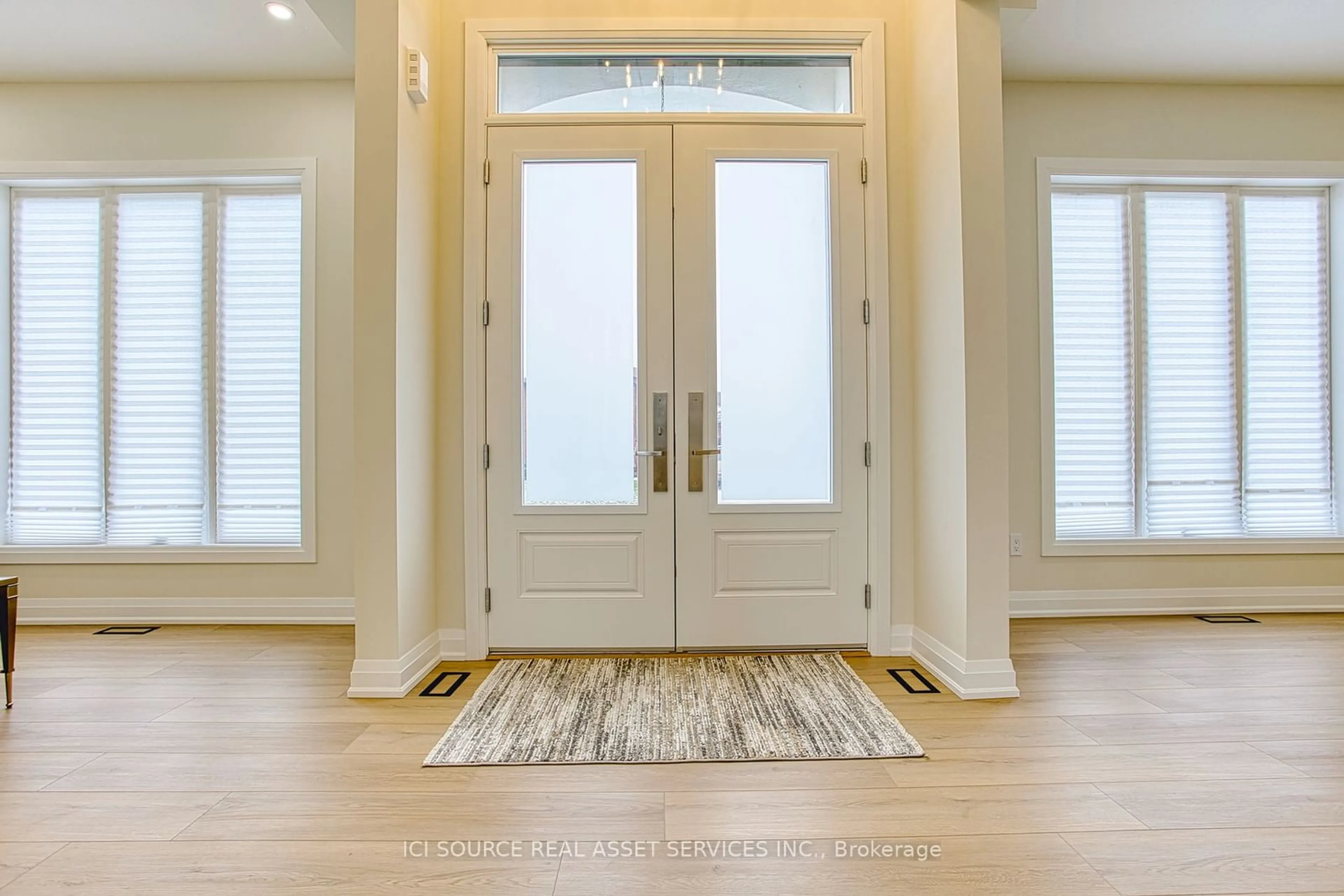 Indoor entryway for 67 Creanona Blvd, Hamilton Ontario L8E 5T2