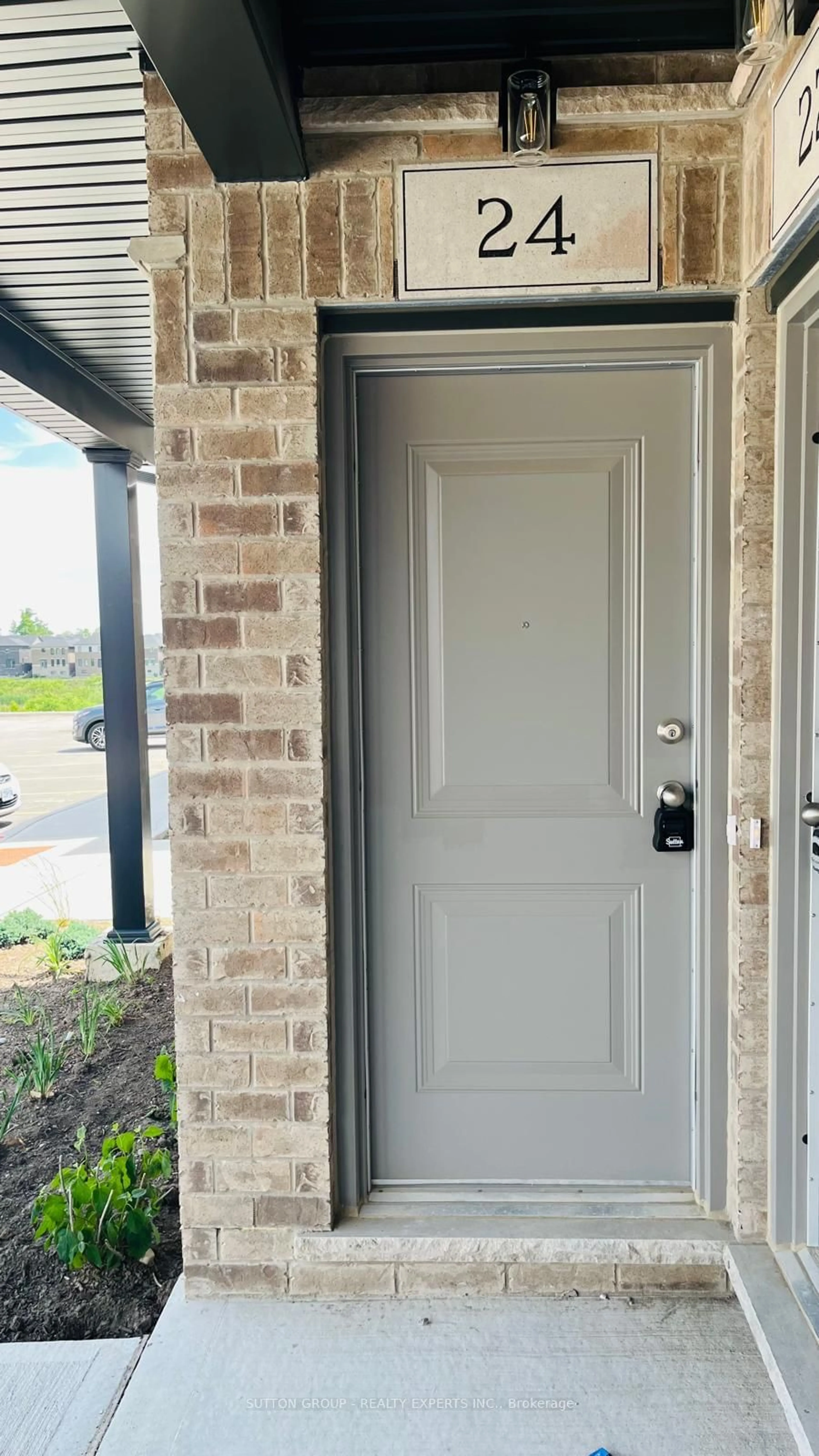 Indoor entryway for 24 Lomond Lane, Kitchener Ontario N2R 1R7