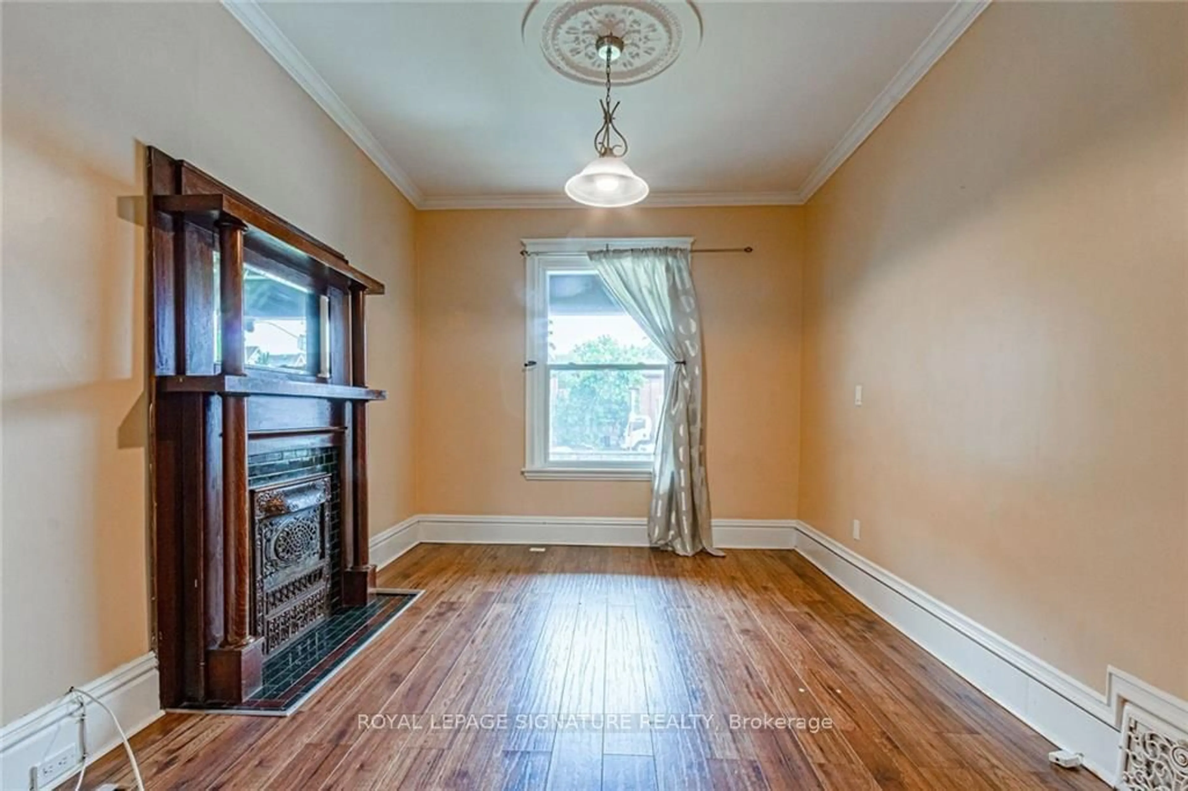 Dining room, wood/laminate floor for 65 Aikman Ave, Hamilton Ontario L8M 1P8