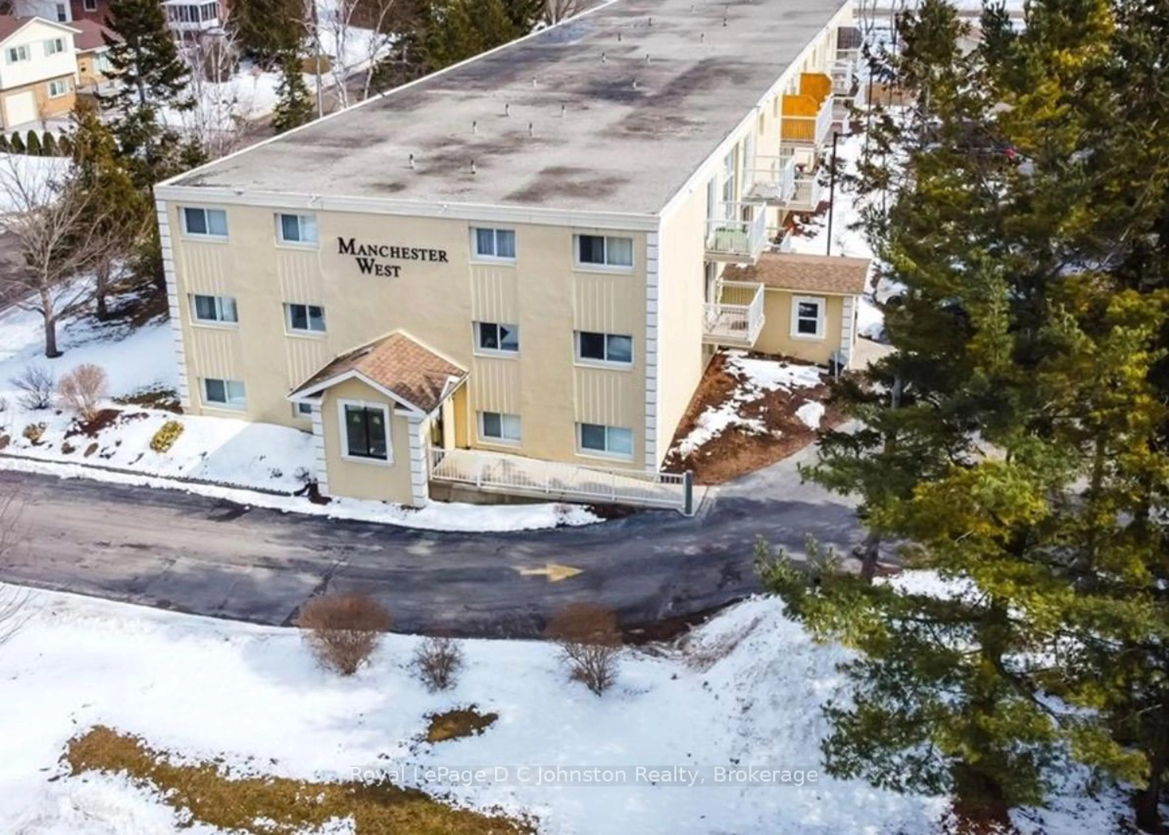 A pic from outside/outdoor area/front of a property/back of a property/a pic from drone, building for 229 Adelaide St #101, Saugeen Shores Ontario N0H 2L0