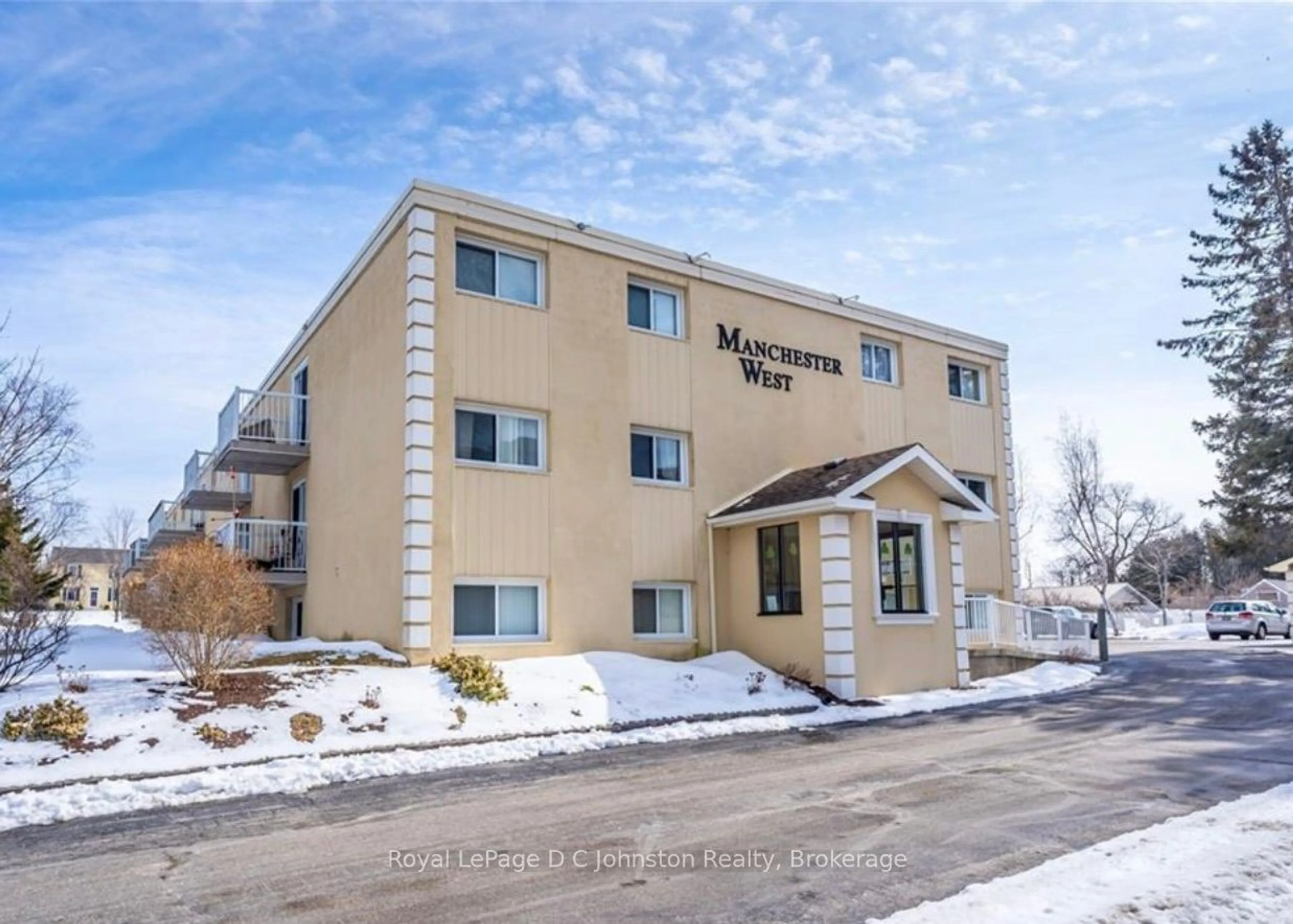 Indoor foyer for 229 Adelaide St #101, Saugeen Shores Ontario N0H 2L0