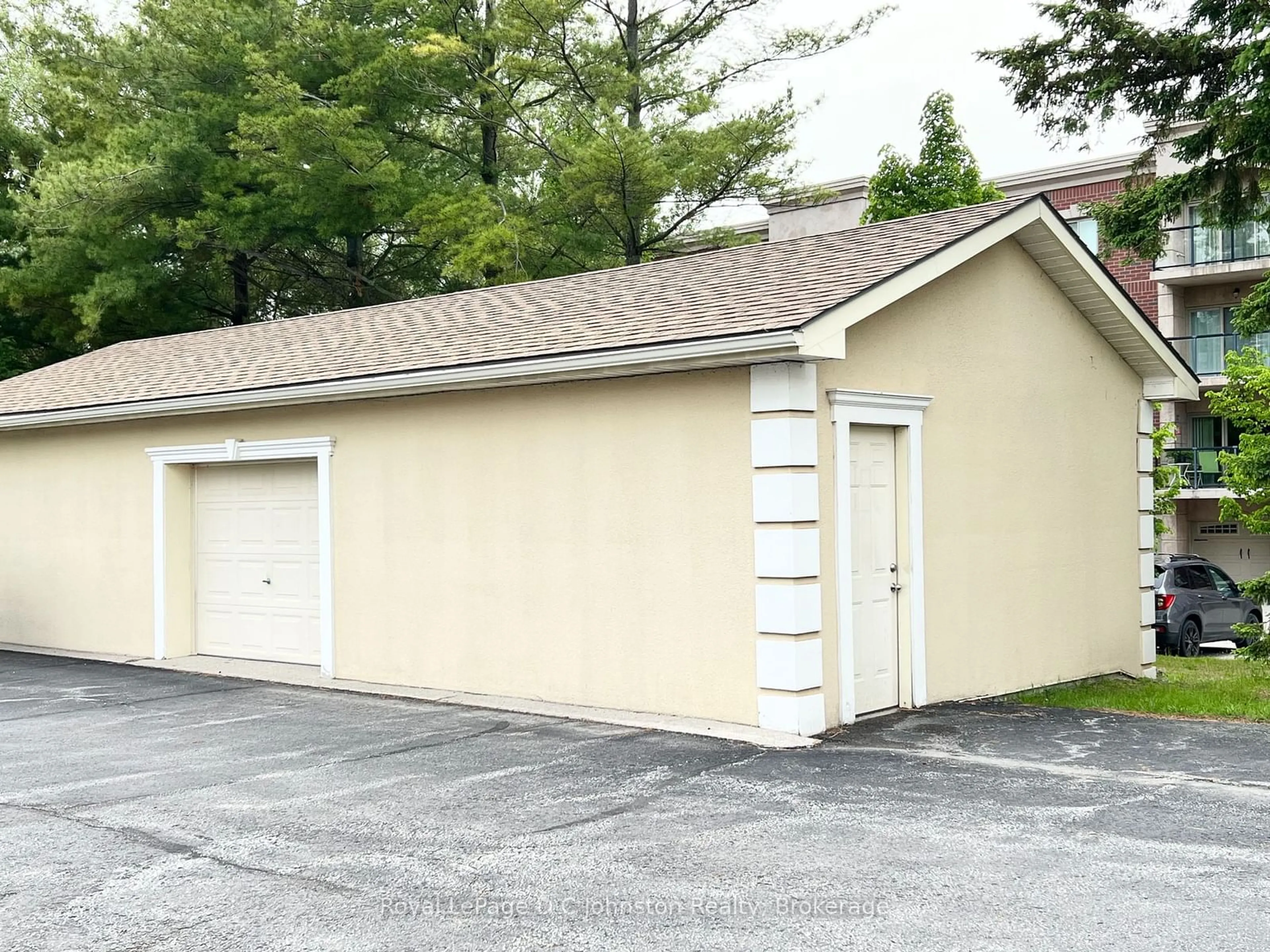 Indoor garage for 229 Adelaide St #101, Saugeen Shores Ontario N0H 2L0