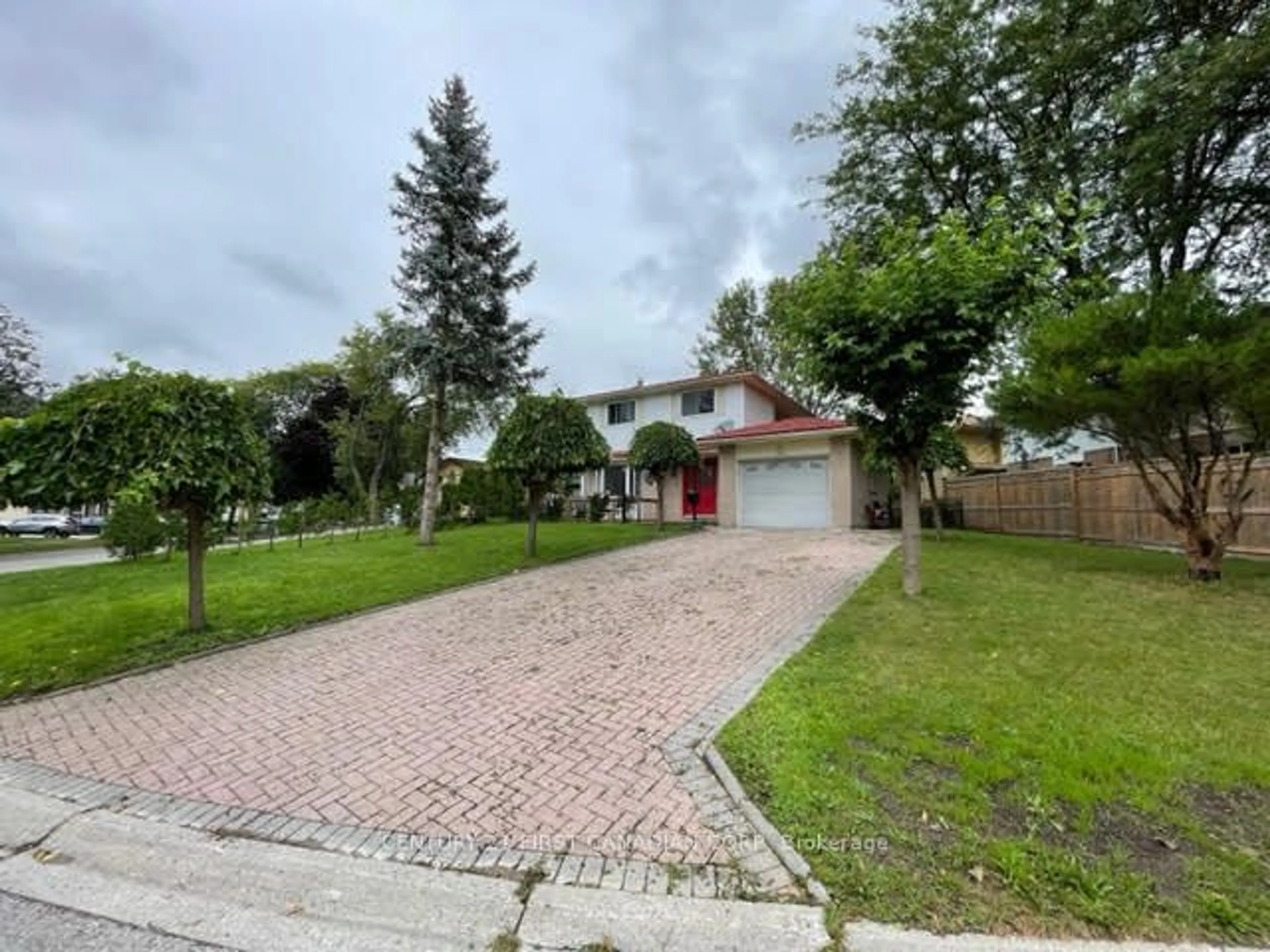 A pic from outside/outdoor area/front of a property/back of a property/a pic from drone, street for 5 MONSARRAT Cres, London Ontario N5Y 4Y7