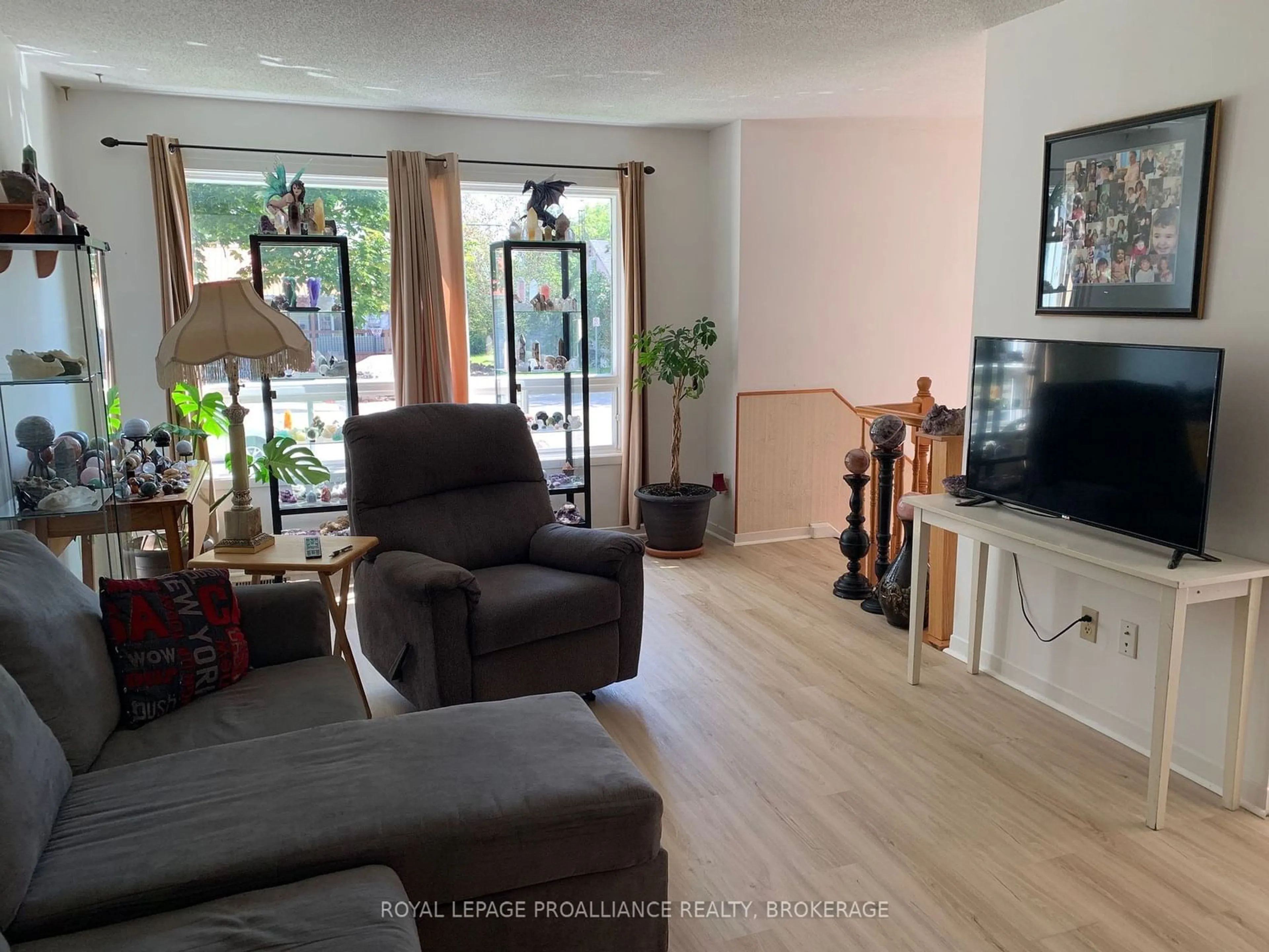 Living room with furniture, unknown for 382 VICTORIA Ave, Gananoque Ontario K7G 2S5