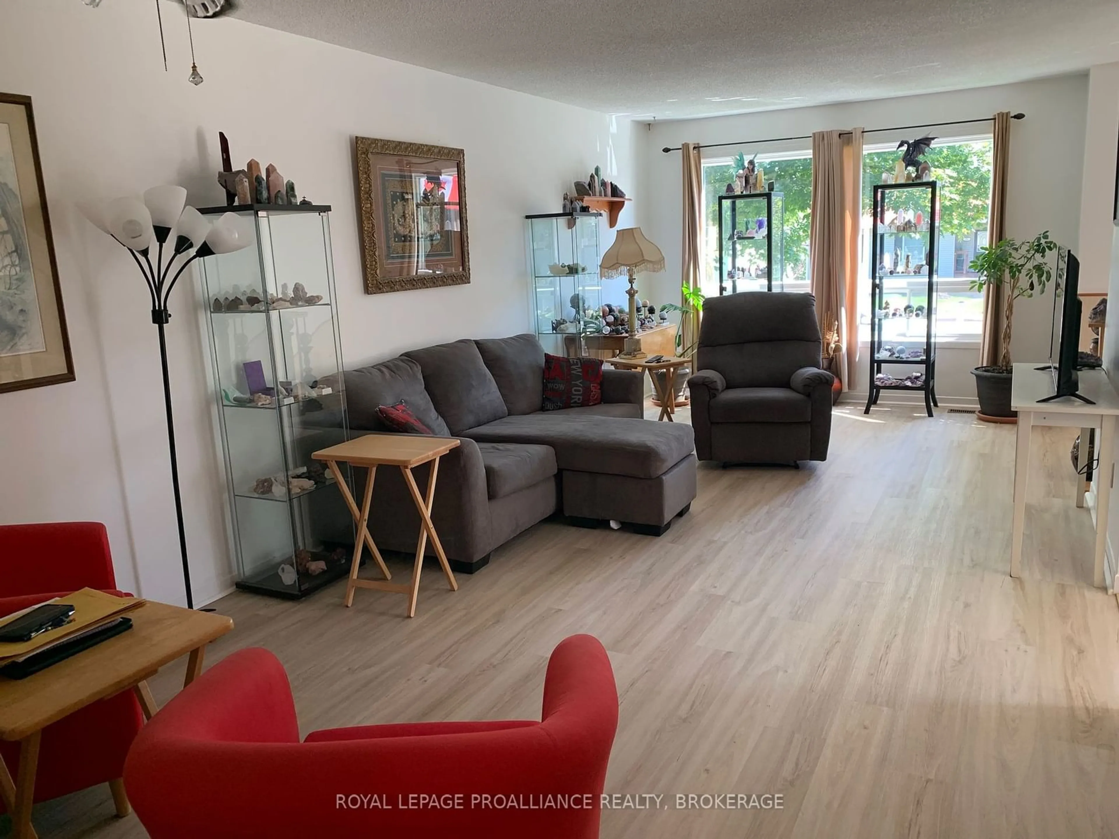 Living room with furniture, wood/laminate floor for 382 VICTORIA Ave, Gananoque Ontario K7G 2S5