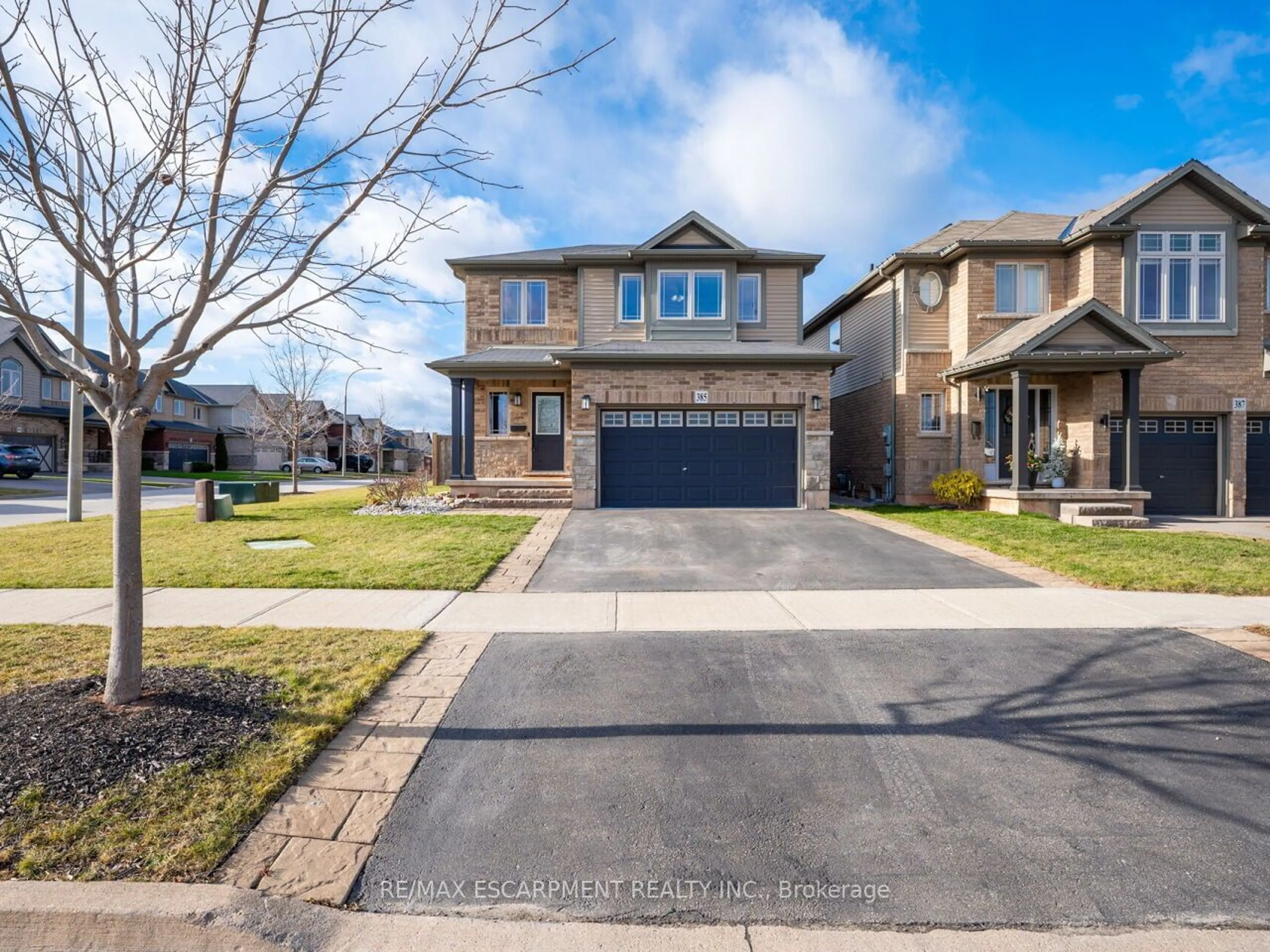 Home with brick exterior material, street for 385 Murray St, Grimsby Ontario L3M 0C7