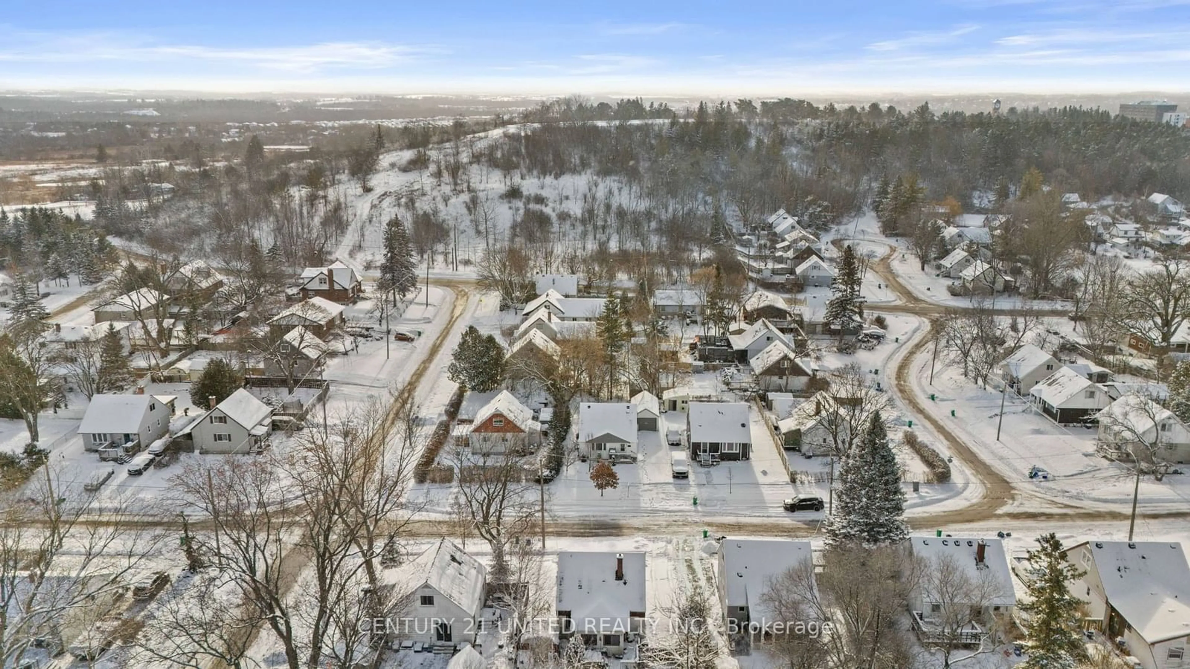 A pic from outside/outdoor area/front of a property/back of a property/a pic from drone, street for 341 Welsh St, Peterborough Ontario K9H 1K9