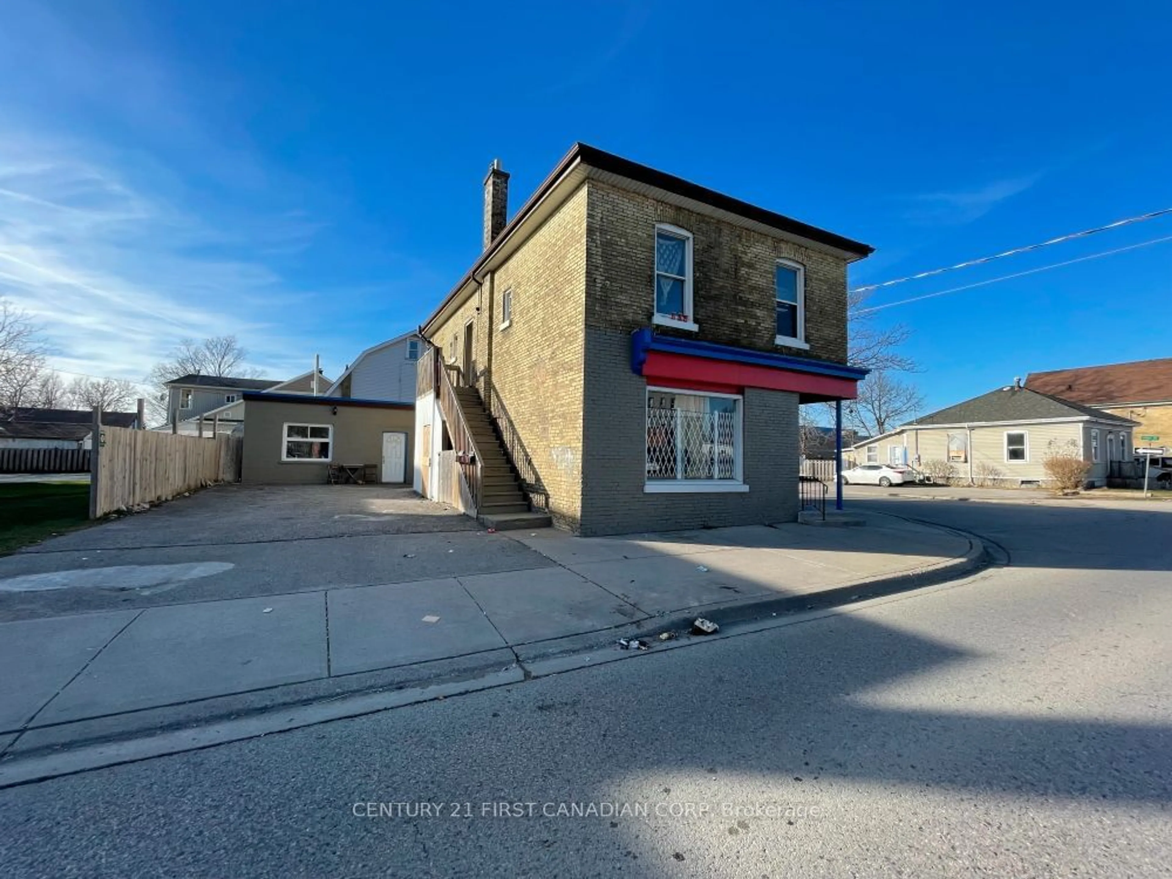 A pic from outside/outdoor area/front of a property/back of a property/a pic from drone, building for 169 Adelaide St, London Ontario N6B 3G9