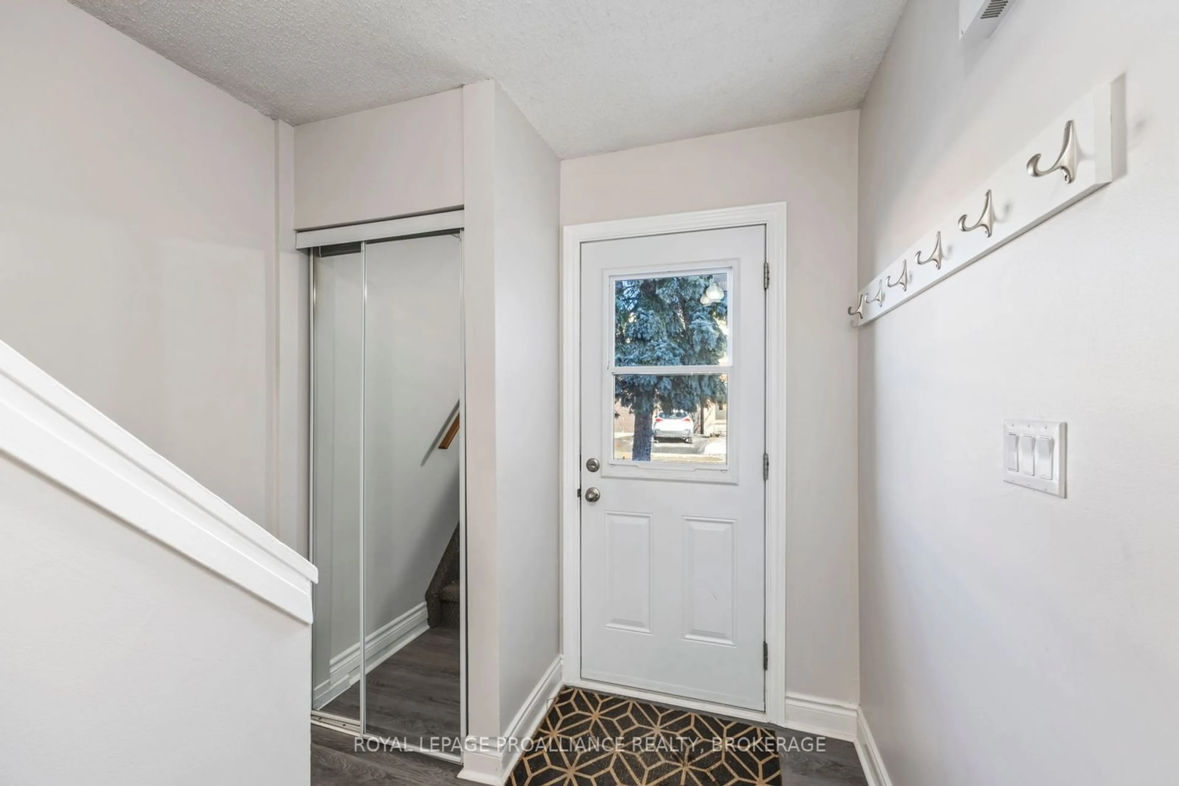 Indoor entryway for 823 Datzell Lane, Kingston Ontario K7M 7R7