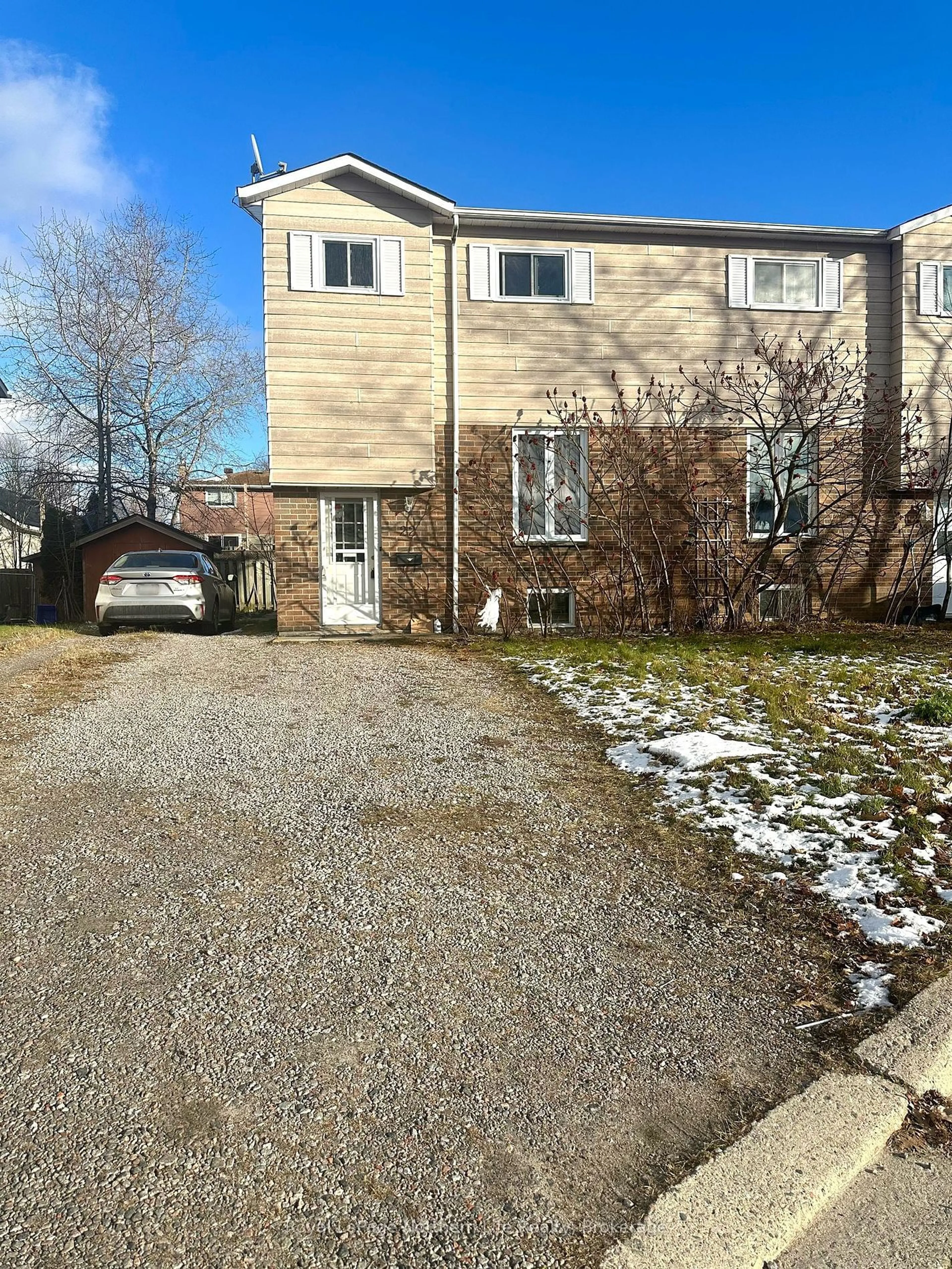 A pic from outside/outdoor area/front of a property/back of a property/a pic from drone, street for 22 DOVER Crt, North Bay Ontario P1B 9G7