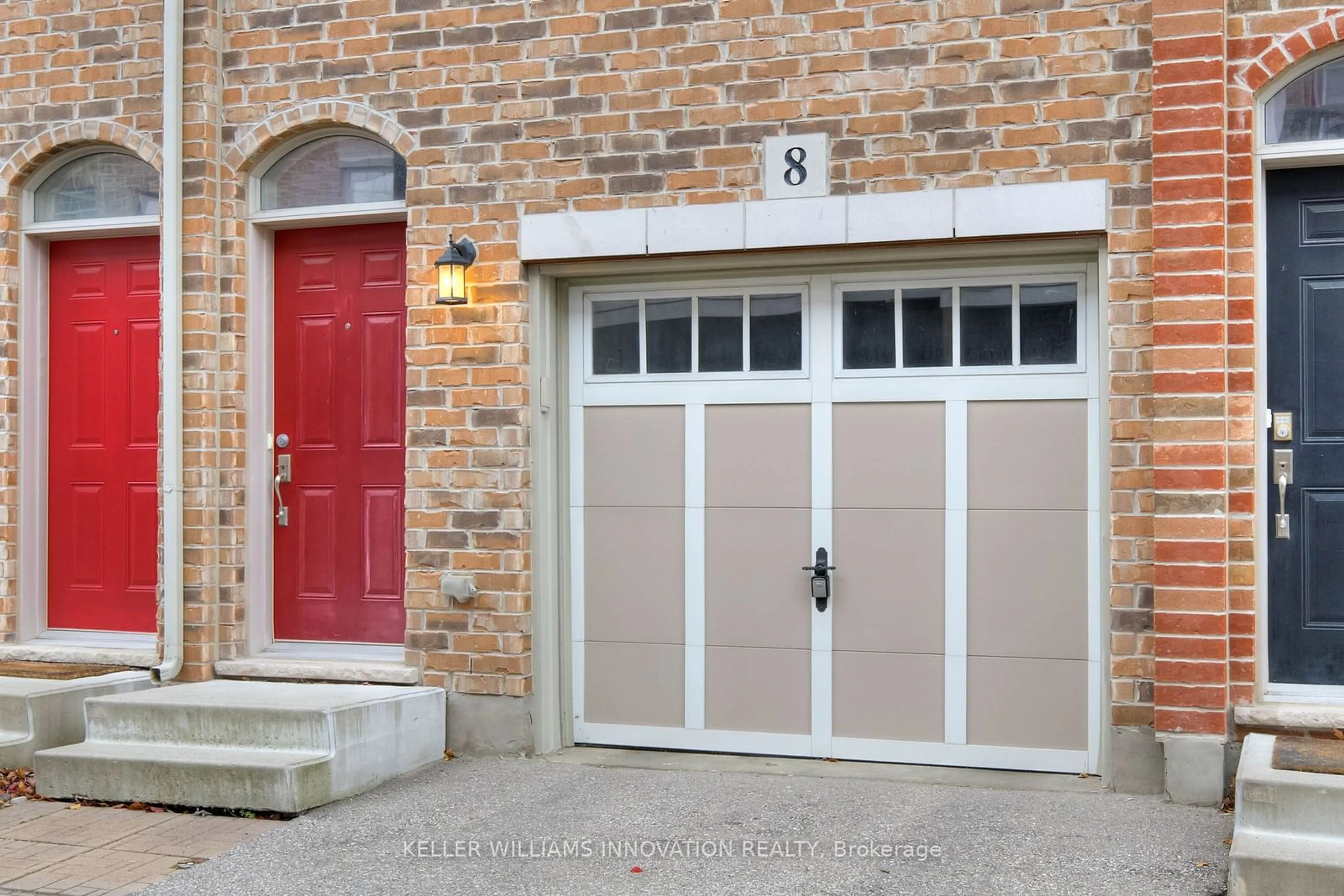 Indoor entryway for 8 Cheltenham Mews, Kitchener Ontario N2H 0B2