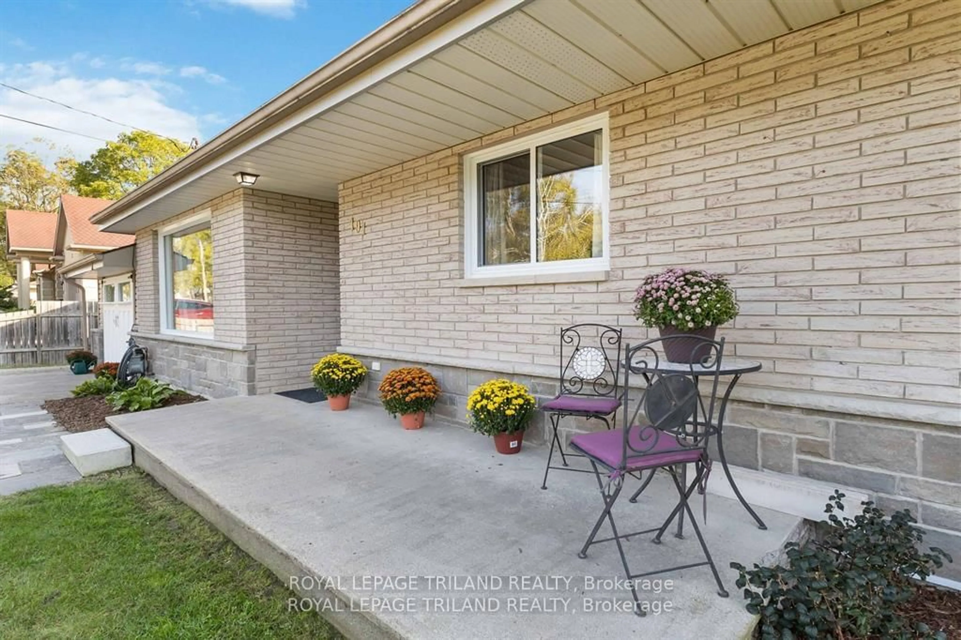 Patio, street for 191 Bethany St, North Middlesex Ontario N0M 2K0