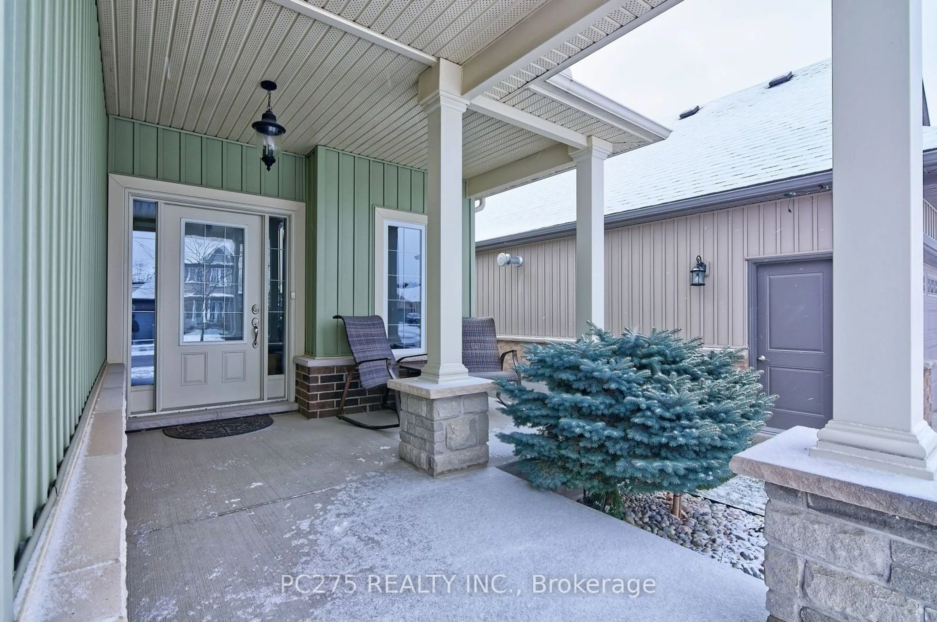 Indoor entryway for 32 Abbott St, Strathroy-Caradoc Ontario N7G 0B6