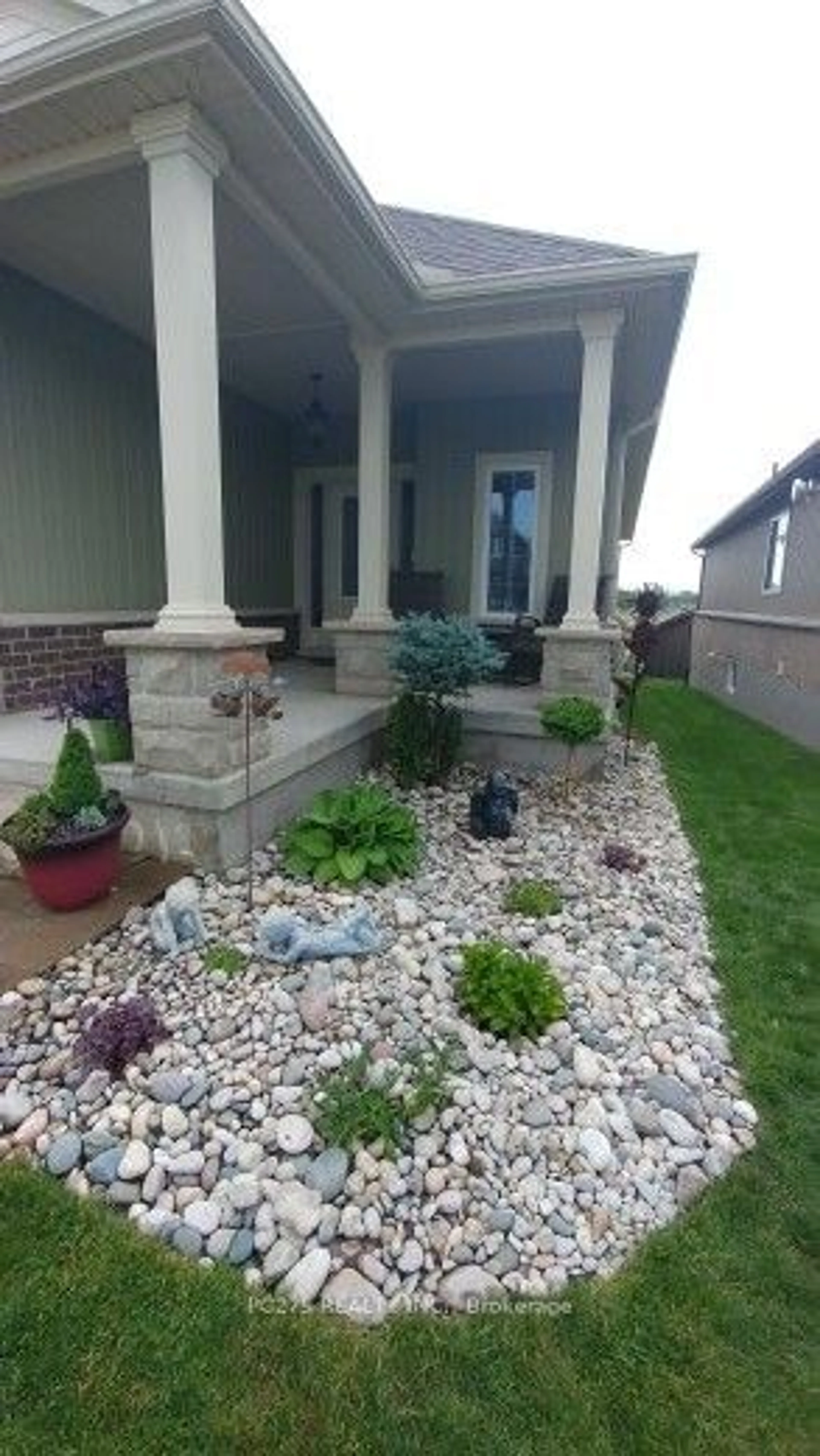 Patio, unknown for 32 Abbott St, Strathroy-Caradoc Ontario N7G 0B6