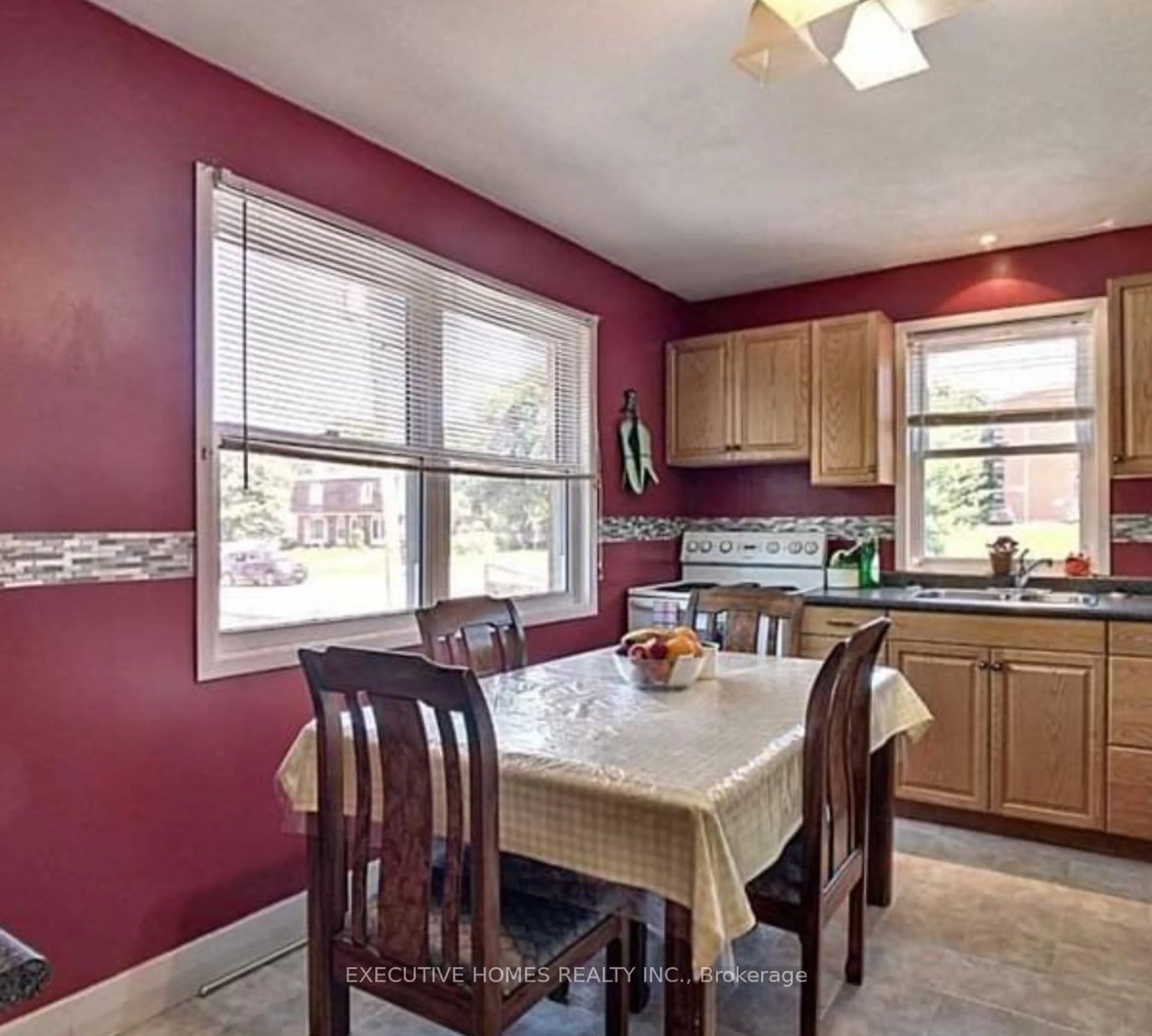 Dining room, ceramic/tile floor for 25 Amos Ave, Waterloo Ontario N2L 2W6