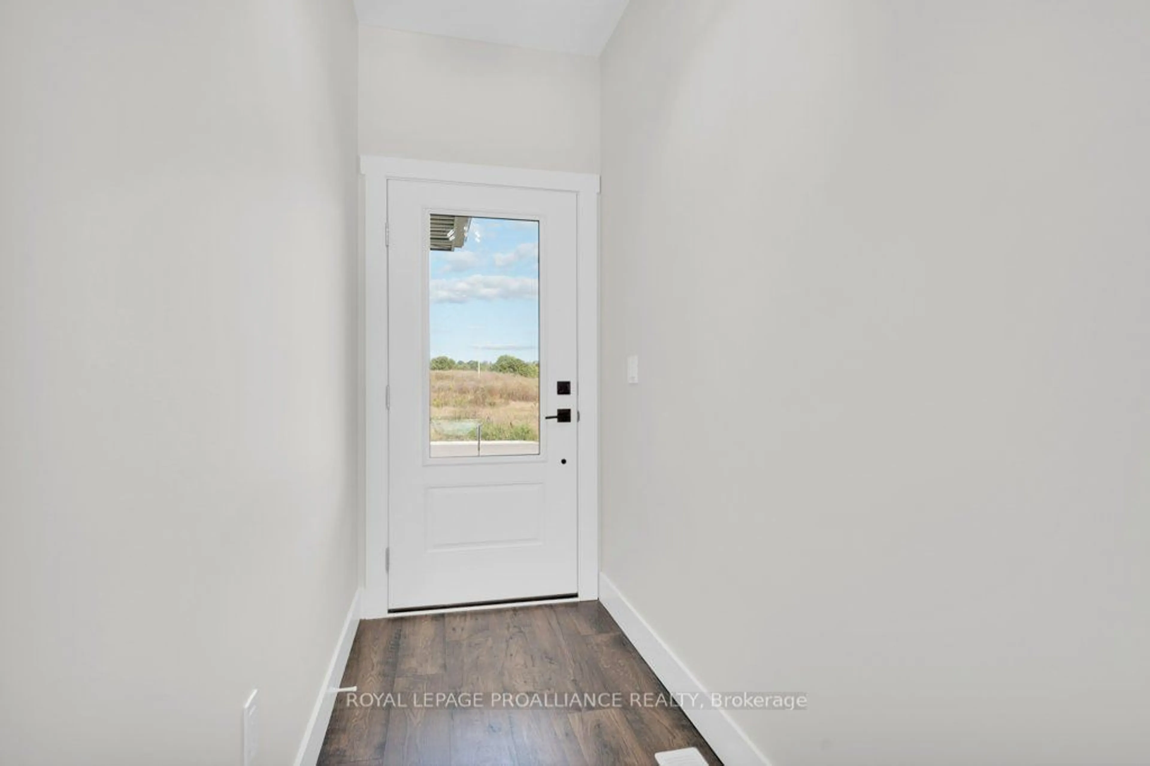 Indoor entryway for 152 John St, Stirling-Rawdon Ontario K0K 3E0