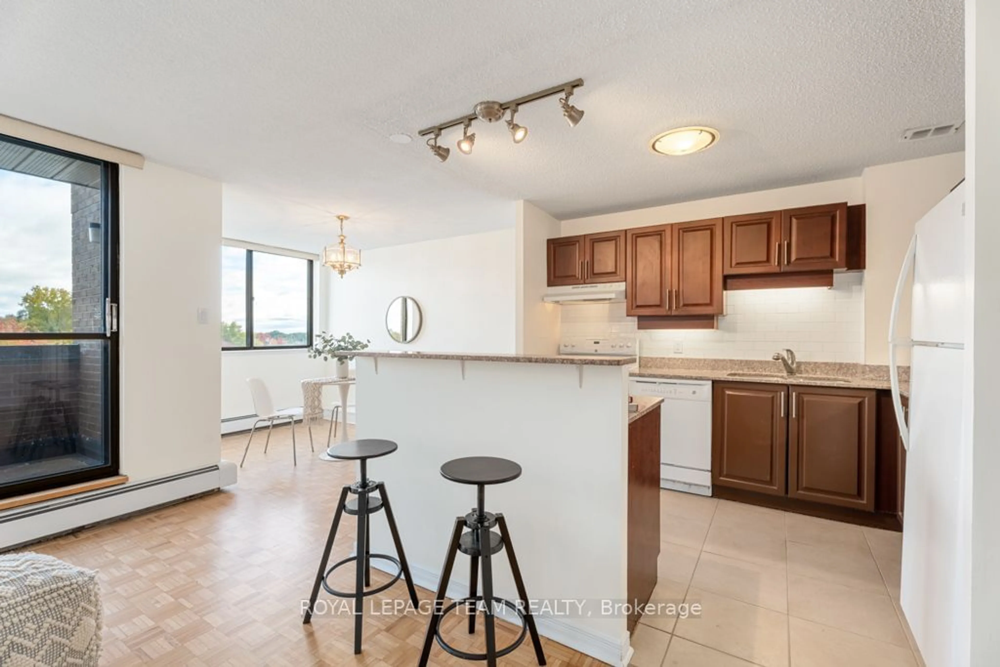 Open concept kitchen, unknown for 515 ST LAURENT Blvd #631, Manor Park - Cardinal Glen and Area Ontario K1K 3X5