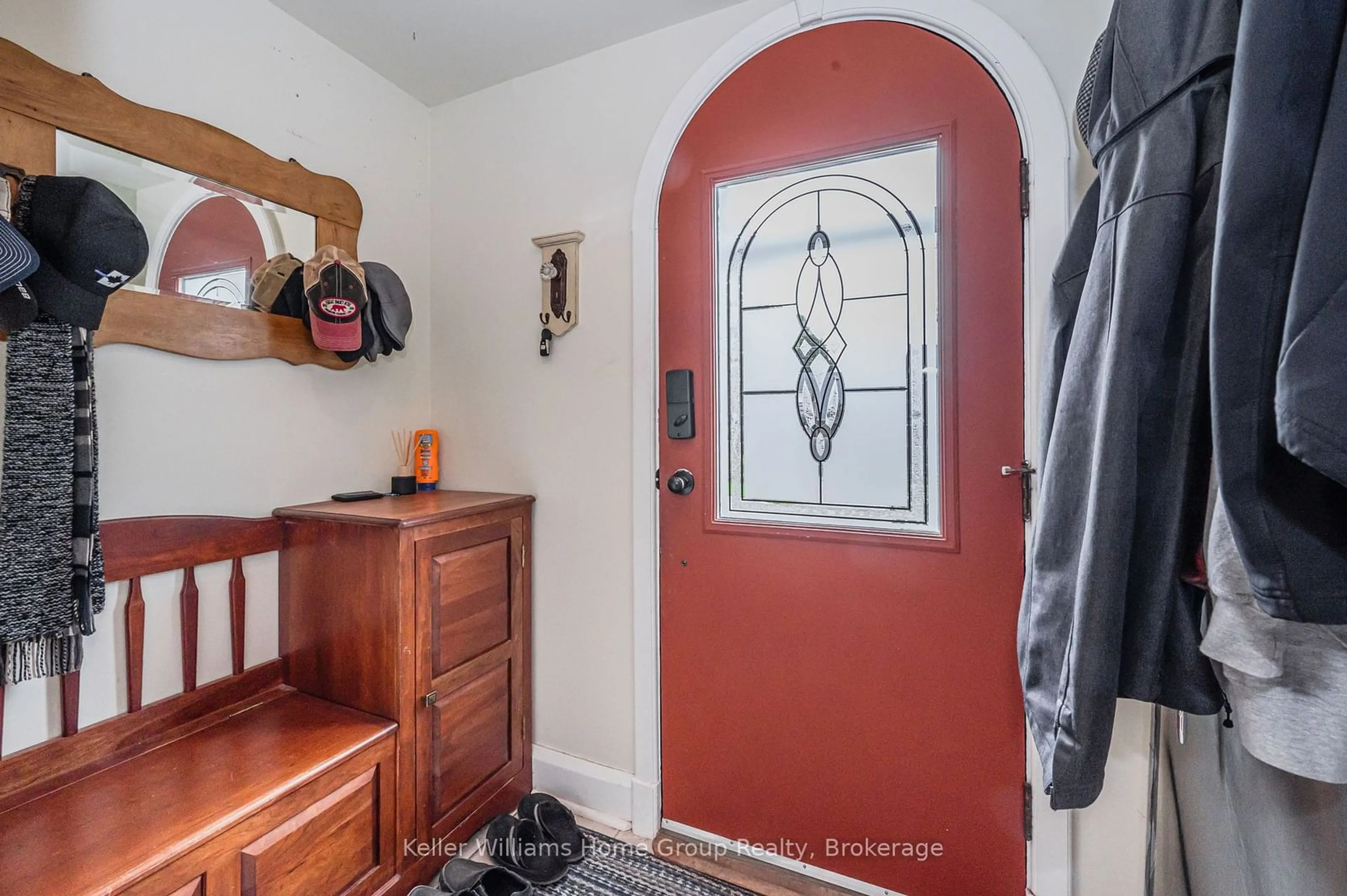 Indoor entryway for 48 Dane St, Kitchener Ontario N2H 3H7