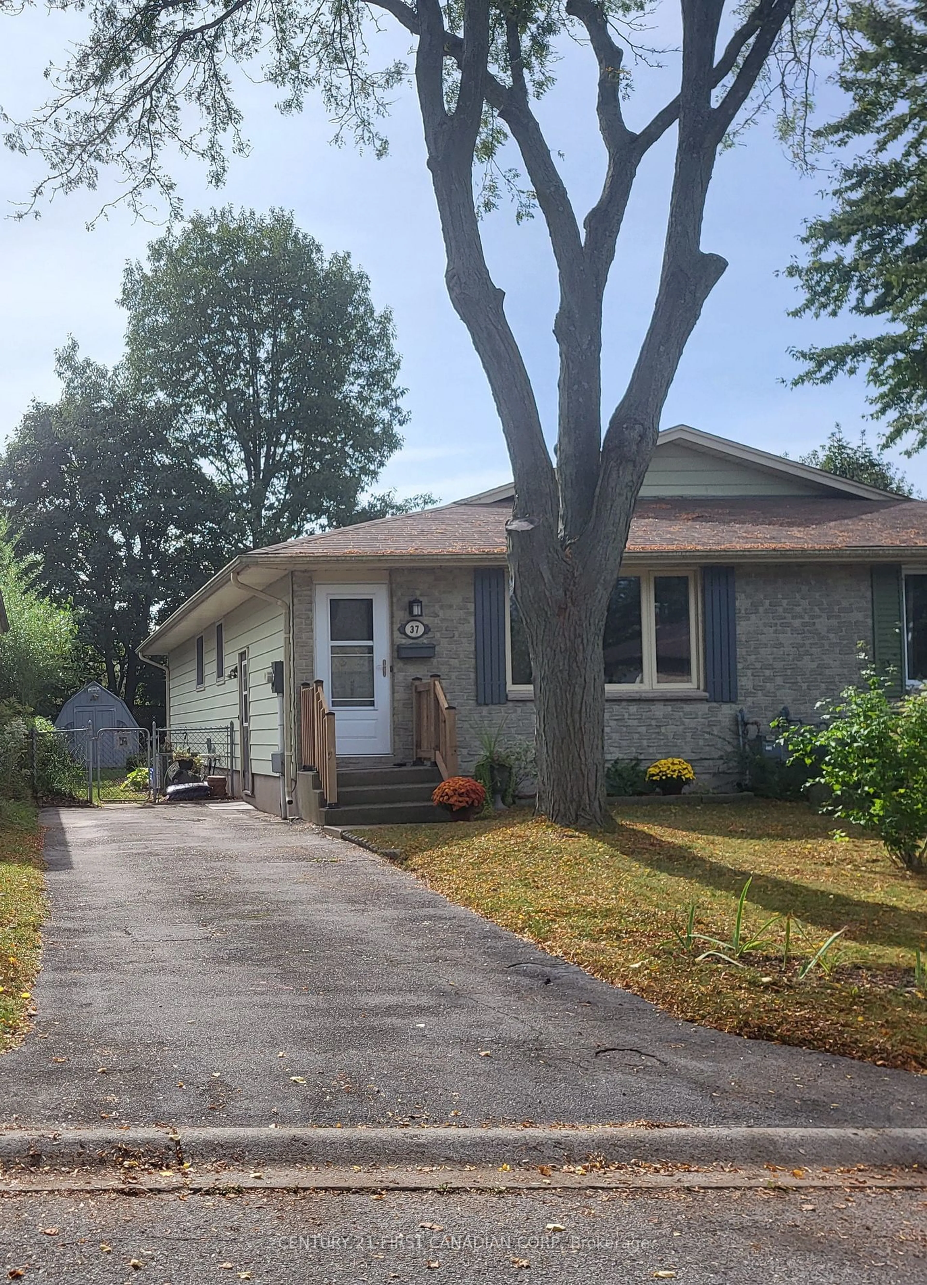 Home with vinyl exterior material, street for 37 Monsarrat Cres, London Ontario N5Y 4X7