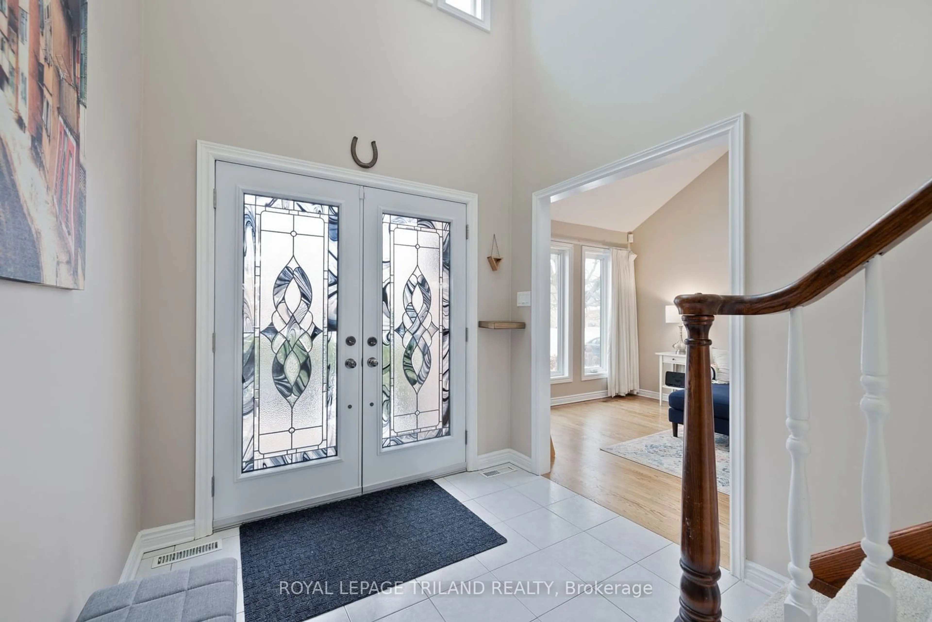 Indoor entryway for 55 Piedmont Cres, London Ontario N6J 4X1