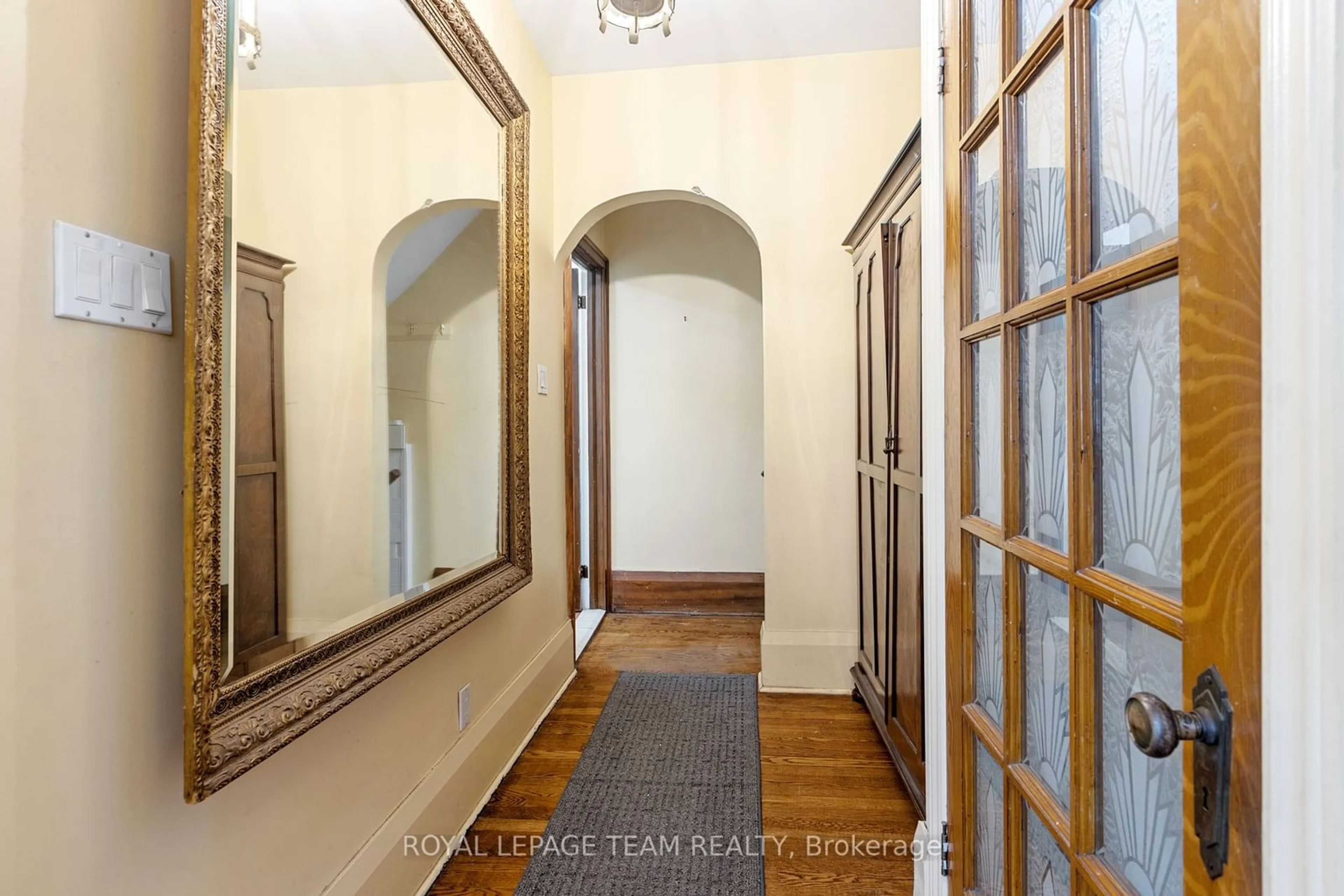 Indoor foyer for 334 Queen Elizabeth Dr, Glebe - Ottawa East and Area Ontario K1S 3M8