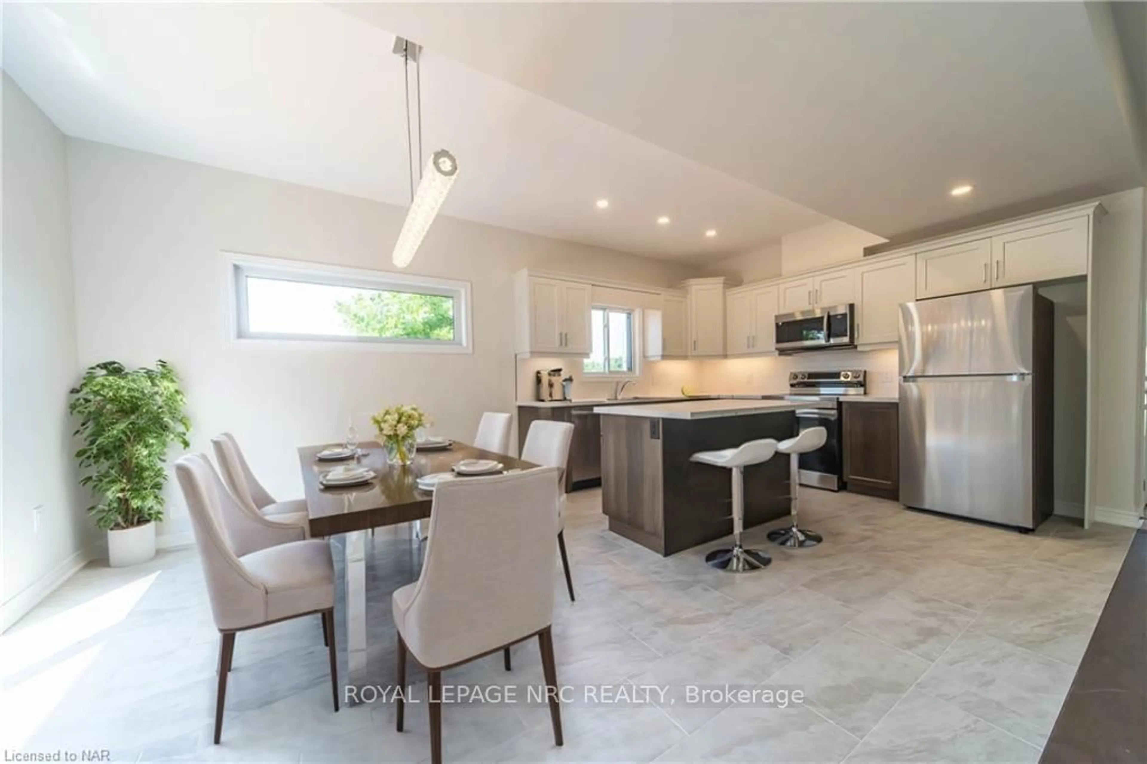 Open concept kitchen, ceramic/tile floor for 427 VINE St #B, St. Catharines Ontario L2M 3S6